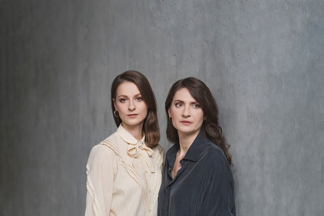 SCHUBERT - RAVEL - WOLF &hearts;️
Heute Abend erwartet euch bei LIEDER IM GLUCK (22.11., 20:00) das neue Liedprogramm von Opern-Ensemblemitglied Corinna Scheurle. Gemeinsam mit Pianistin Klara Hornig gibt die Mezzosopranistin Lieder &uuml;ber die Lie