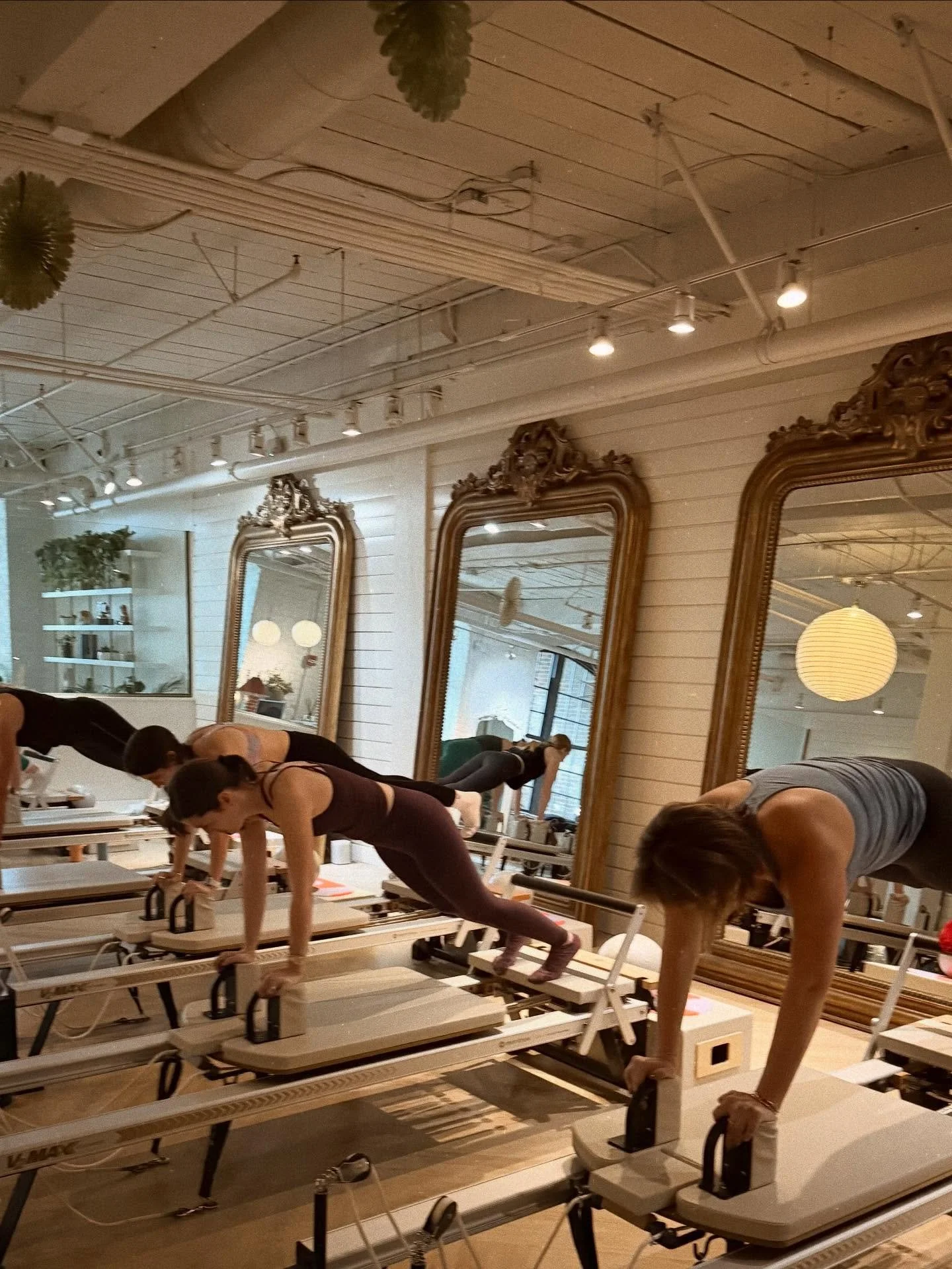 Holidays are here!! 

What&rsquo;s better than the gift of Pilates??
Gift cards can be purchased through the online store 🤍✨