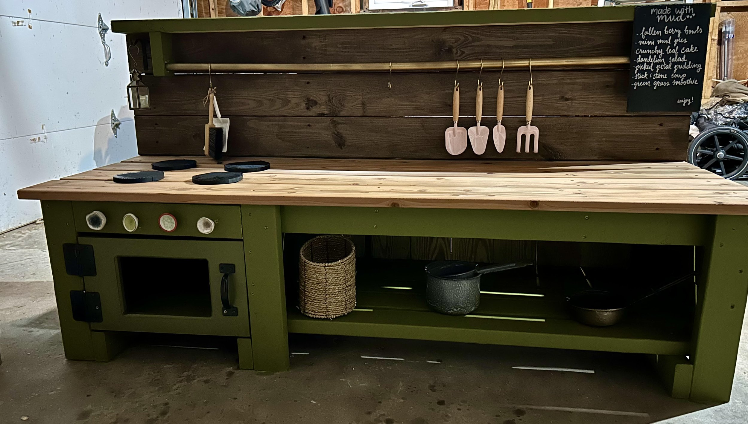 mud_kitchen_details.jpg