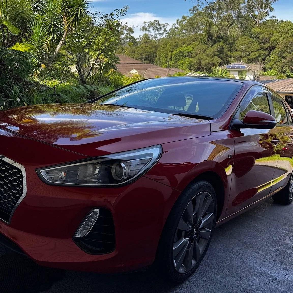 Hyundai i30 paint gloss after correction showing clear reflections