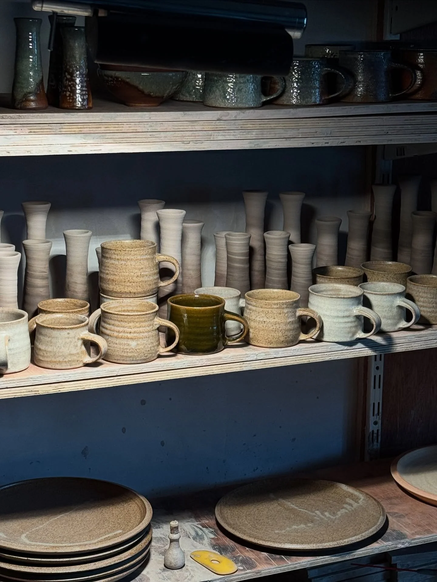 Shelves filling up for my pot shop on 14th September

It&rsquo;ll be a mixture of tableware from three different kilns made and fired here on Oile&aacute;n Chl&eacute;ire

Mailing list will get early access, you can sign up on my website. Link in bio