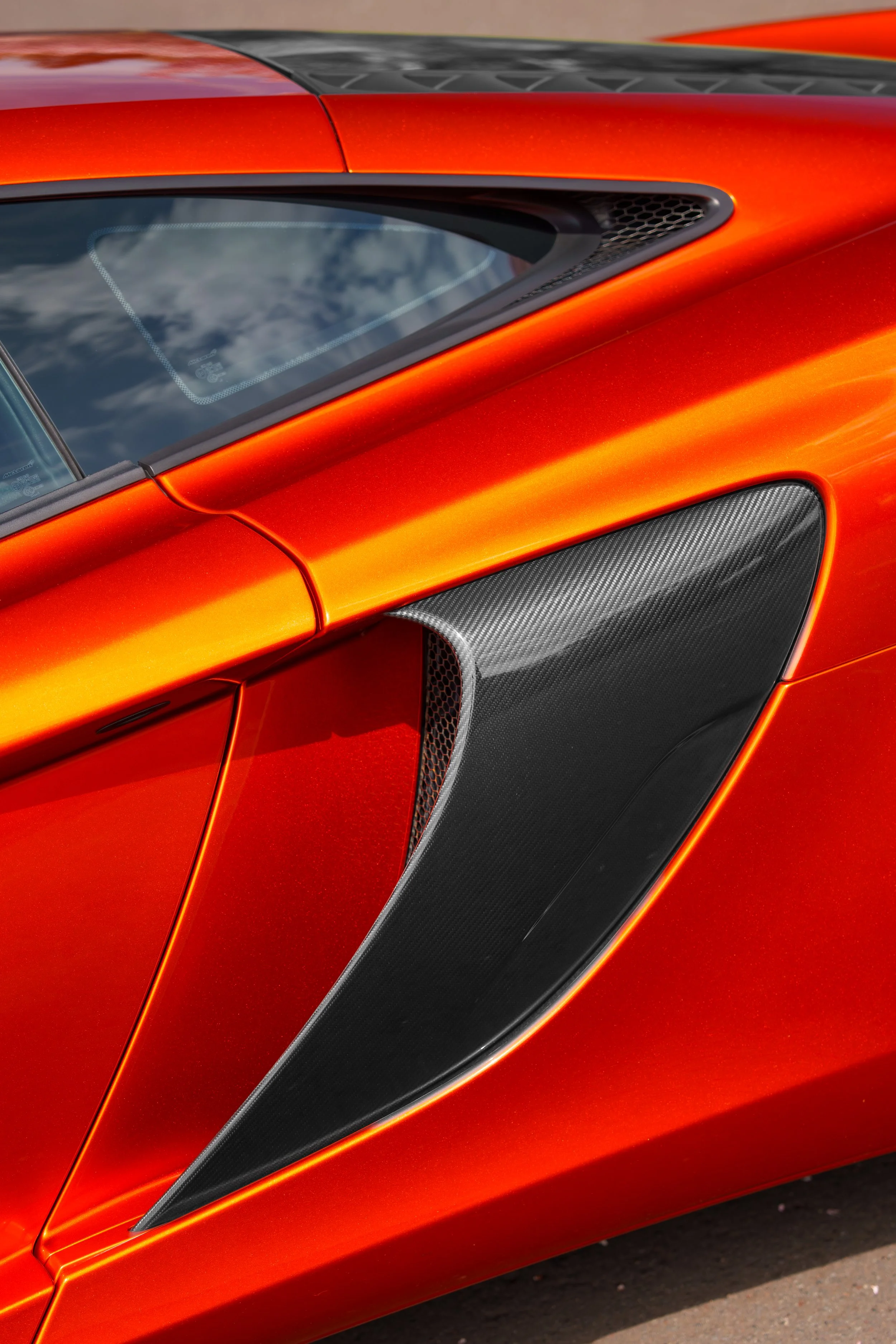 Mclaren_650s_cherry_blossoms_small-15.jpg