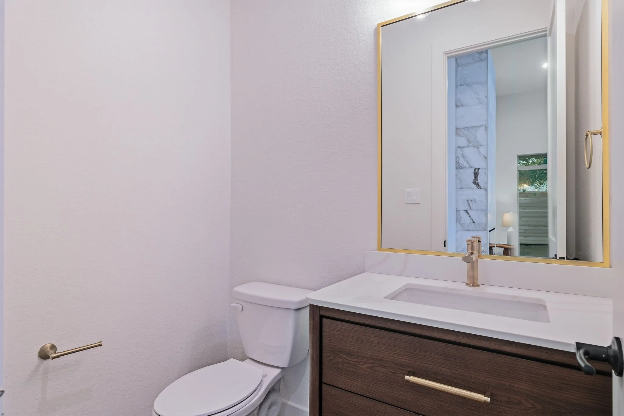 19-web-or-mls-1751 Oakmont Cir-19.jpg