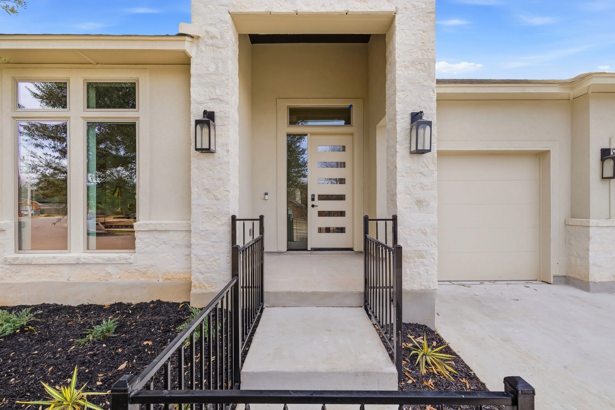 3-web-or-mls-1751 Oakmont Cir-3.jpg