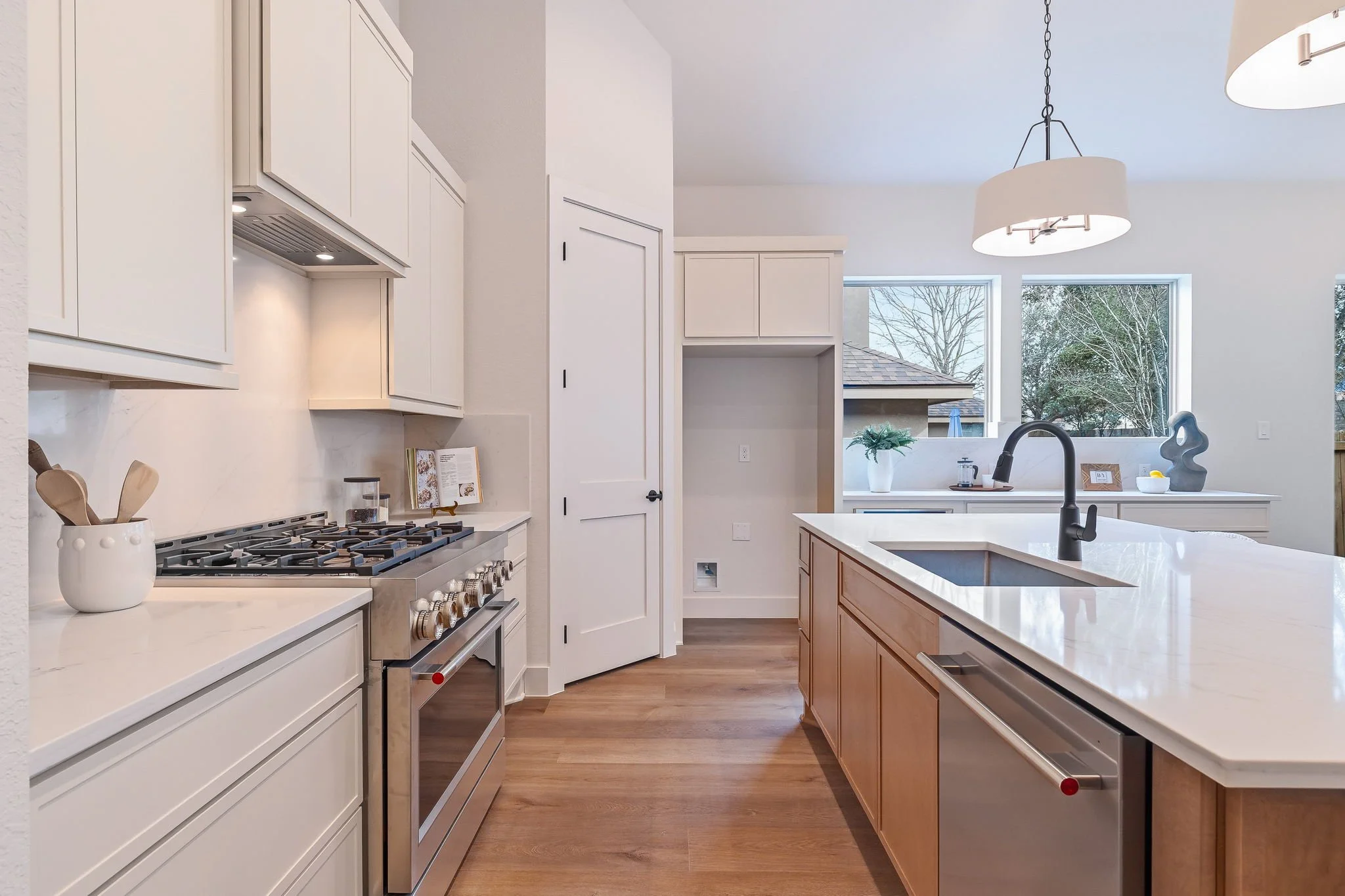 15-web-or-mls-1751 Oakmont Cir-15.jpg