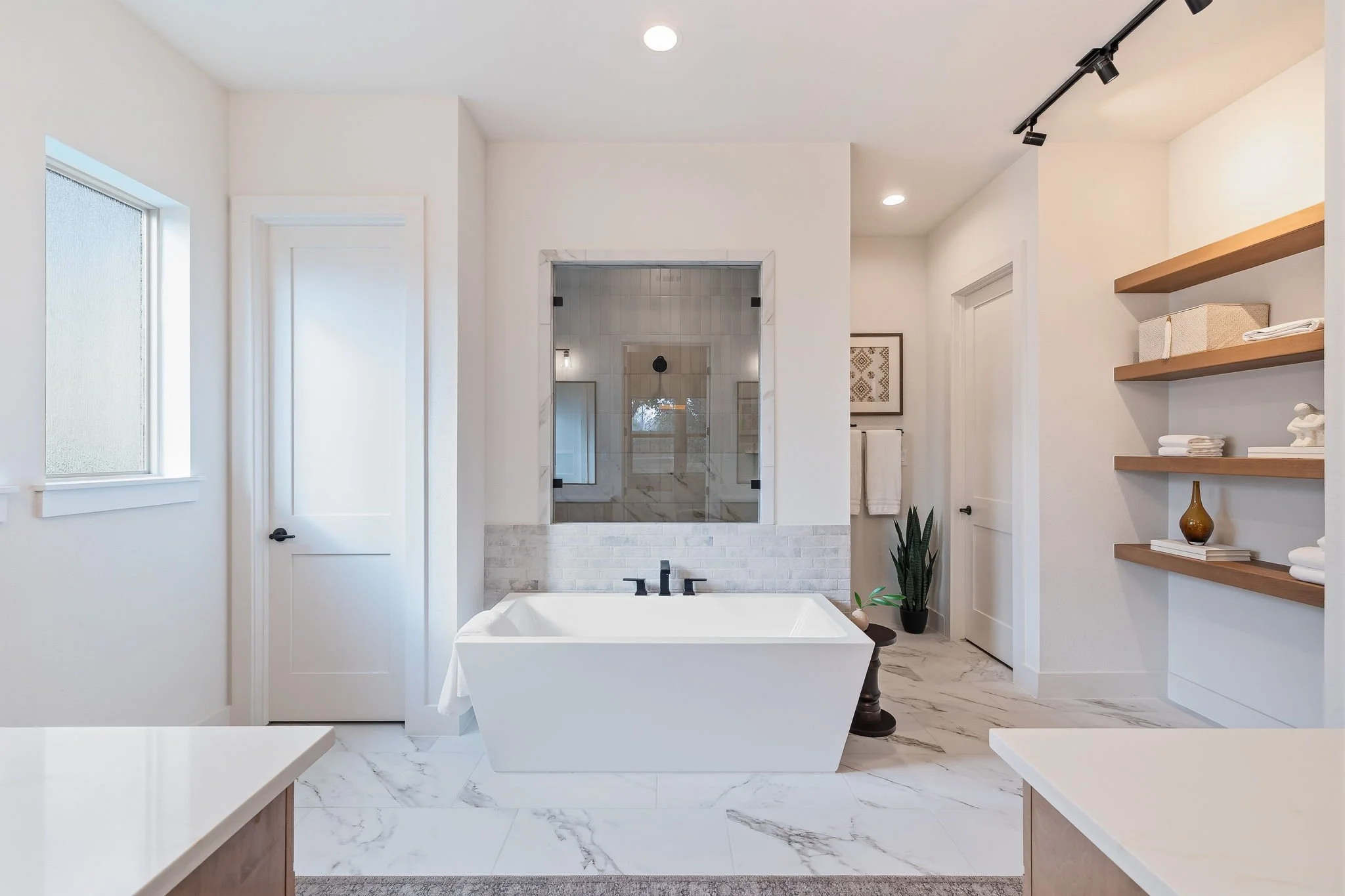 23-web-or-mls-1751 Oakmont Cir-23.jpg