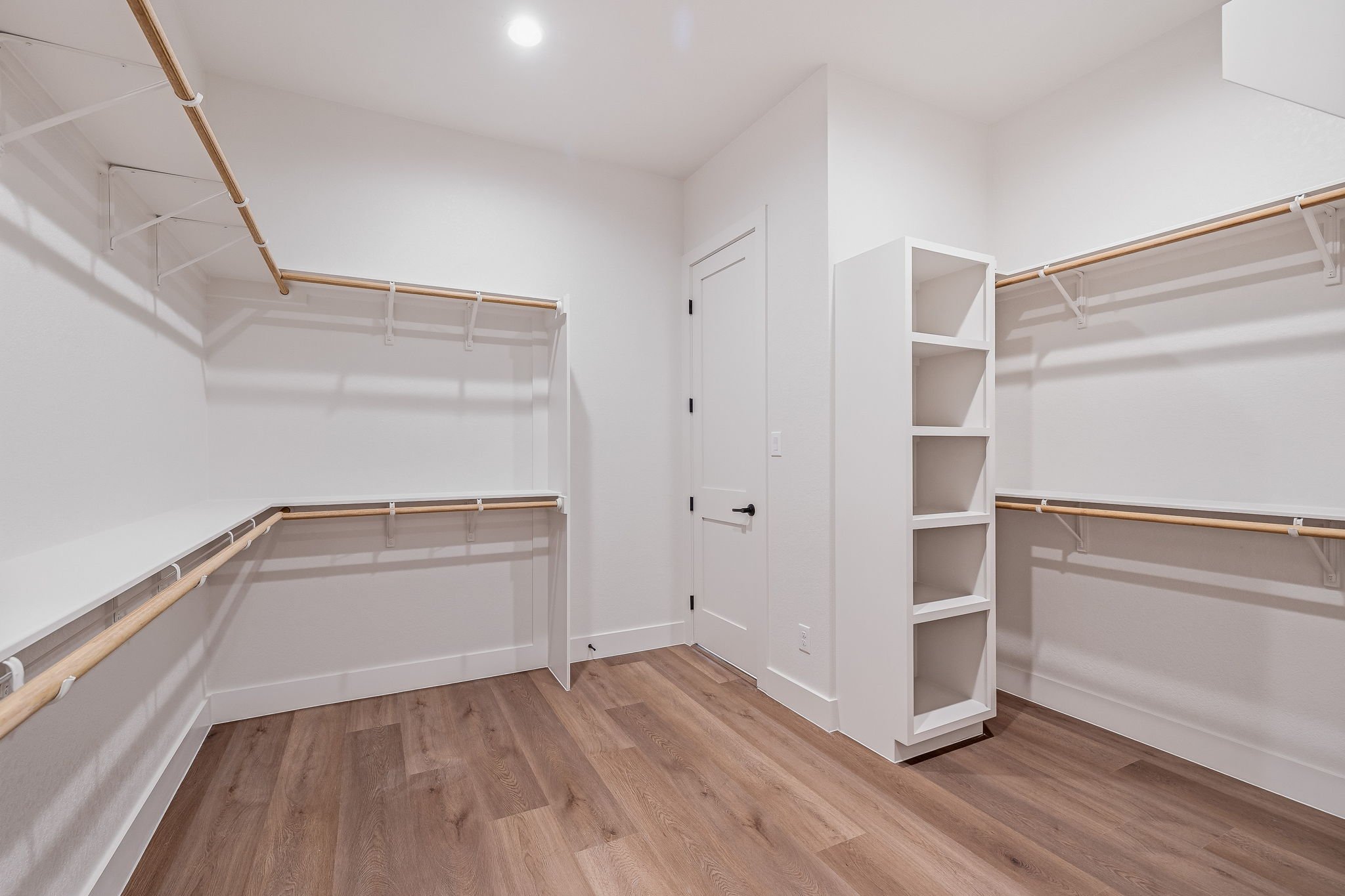 26-web-or-mls-1751 Oakmont Cir-26.jpg