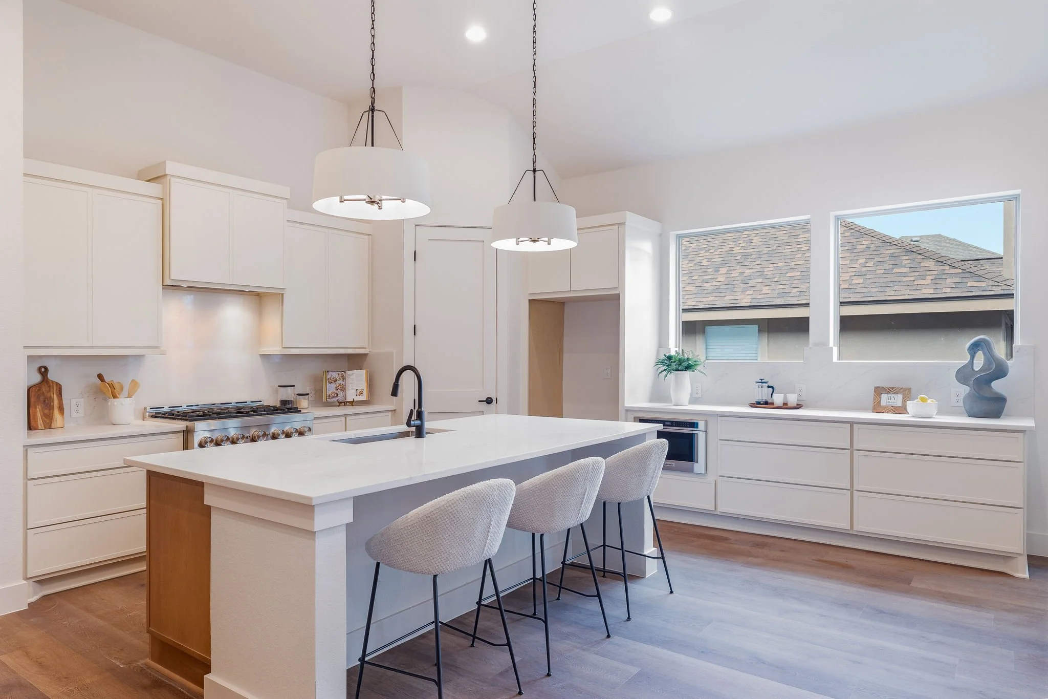 13-web-or-mls-1751 Oakmont Cir-13.jpg