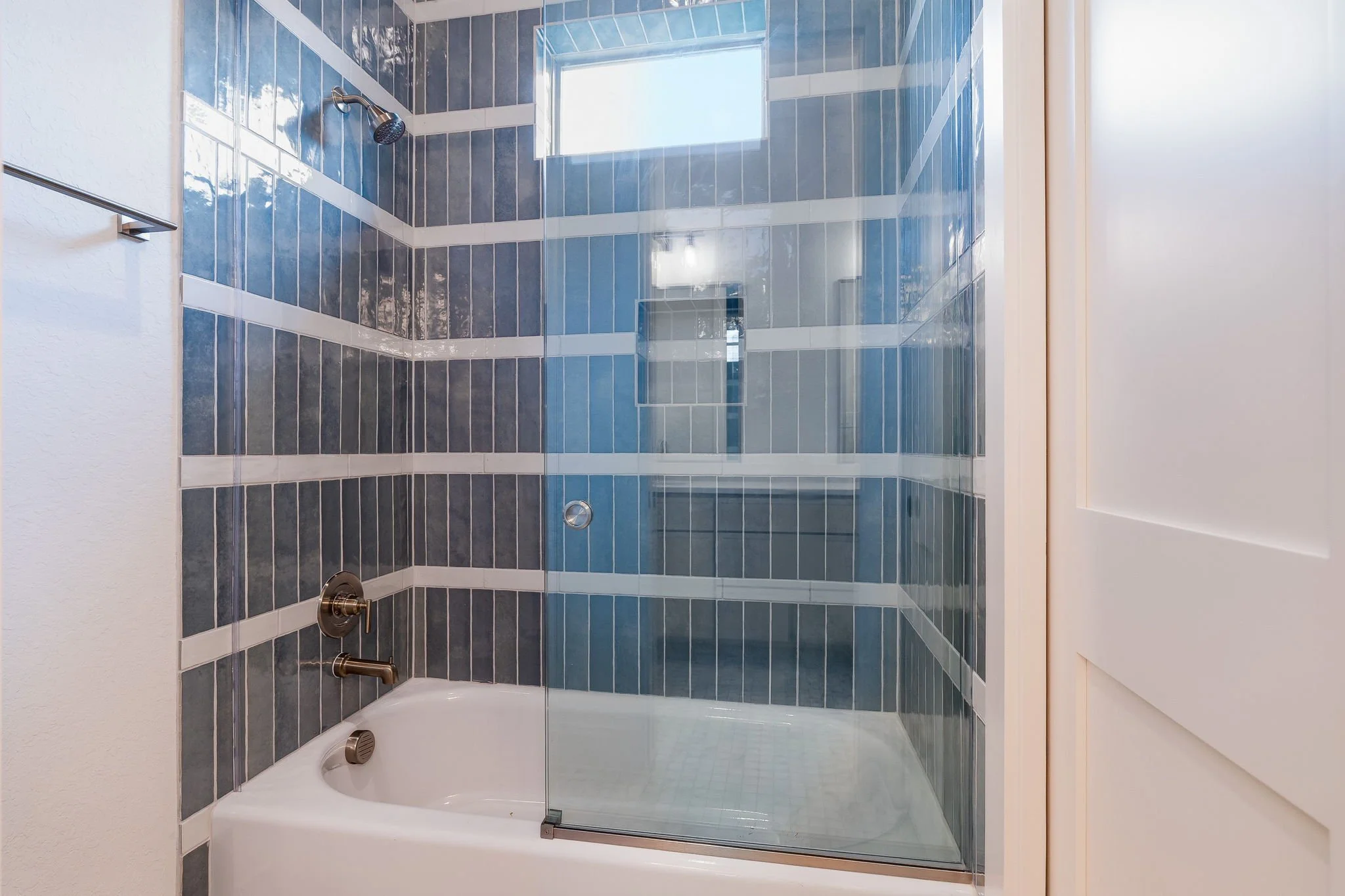 31-web-or-mls-1751 Oakmont Cir-31.jpg