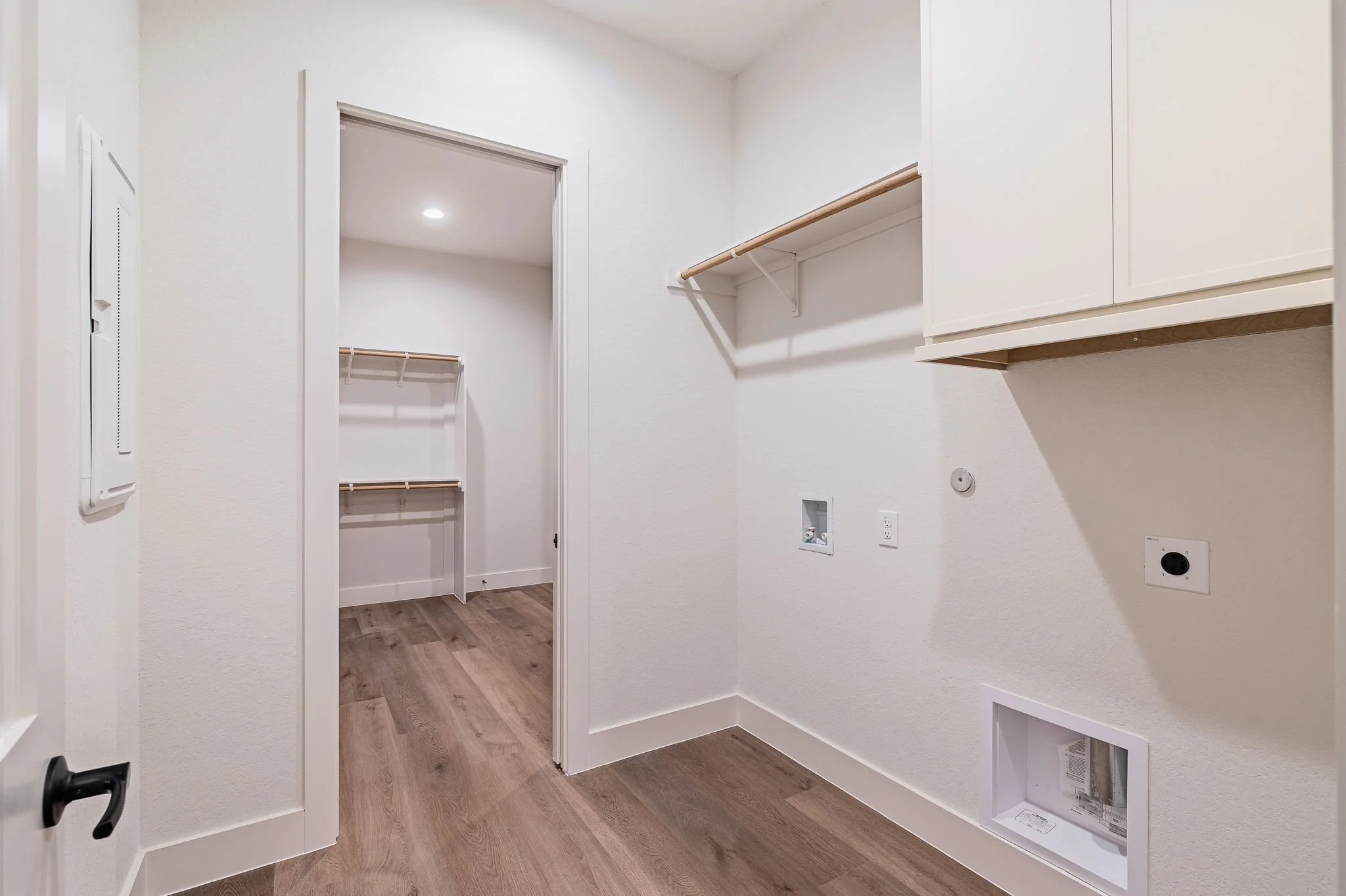 27-web-or-mls-1751 Oakmont Cir-27.jpg