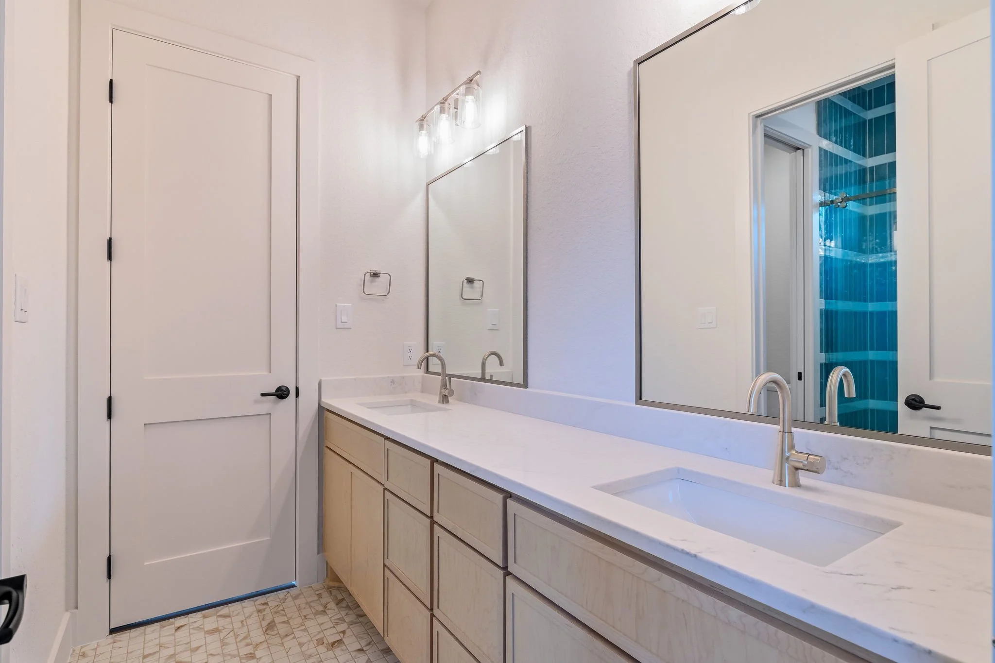 29-web-or-mls-1751 Oakmont Cir-29.jpg