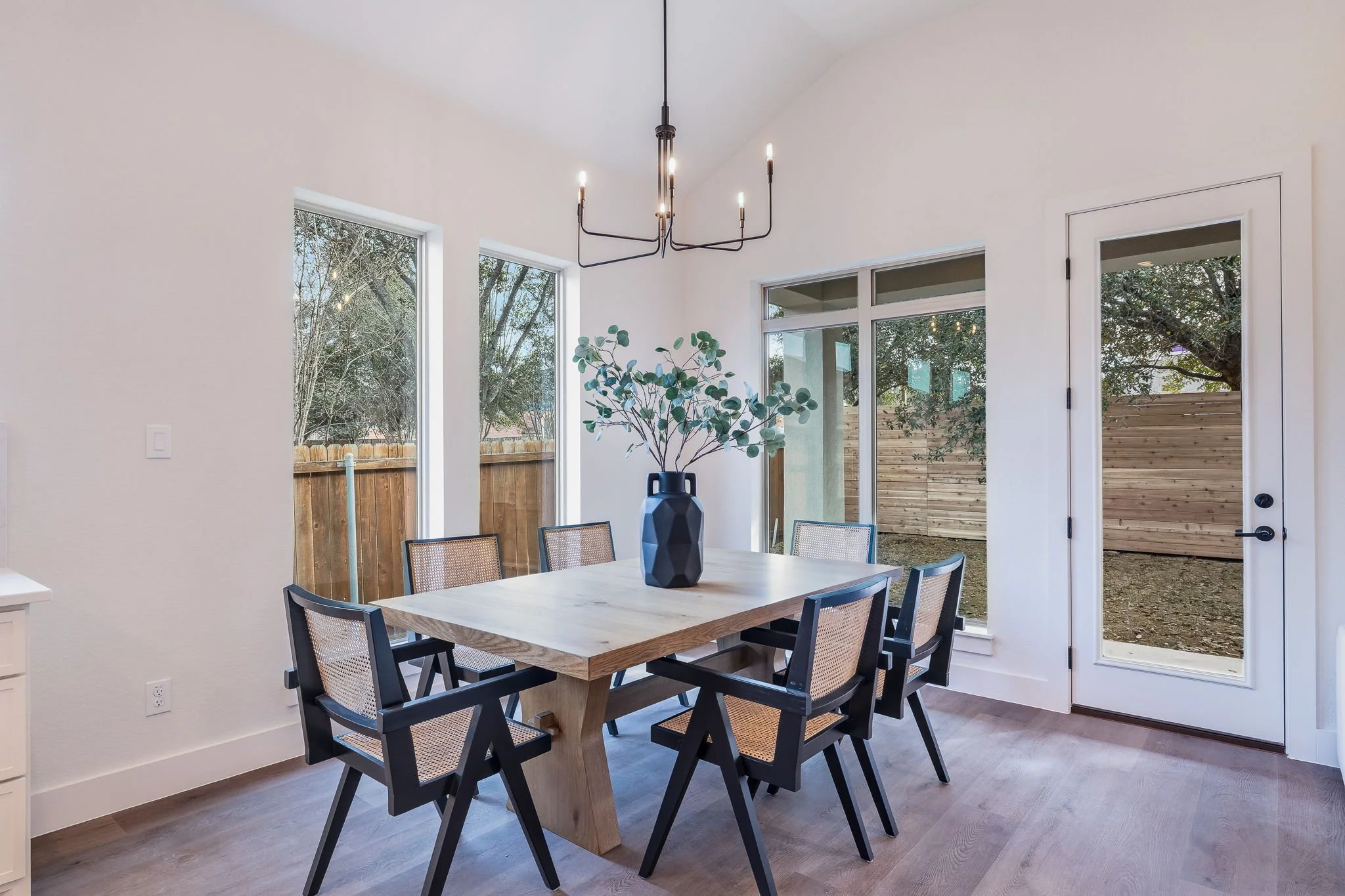 17-web-or-mls-1751 Oakmont Cir-17.jpg