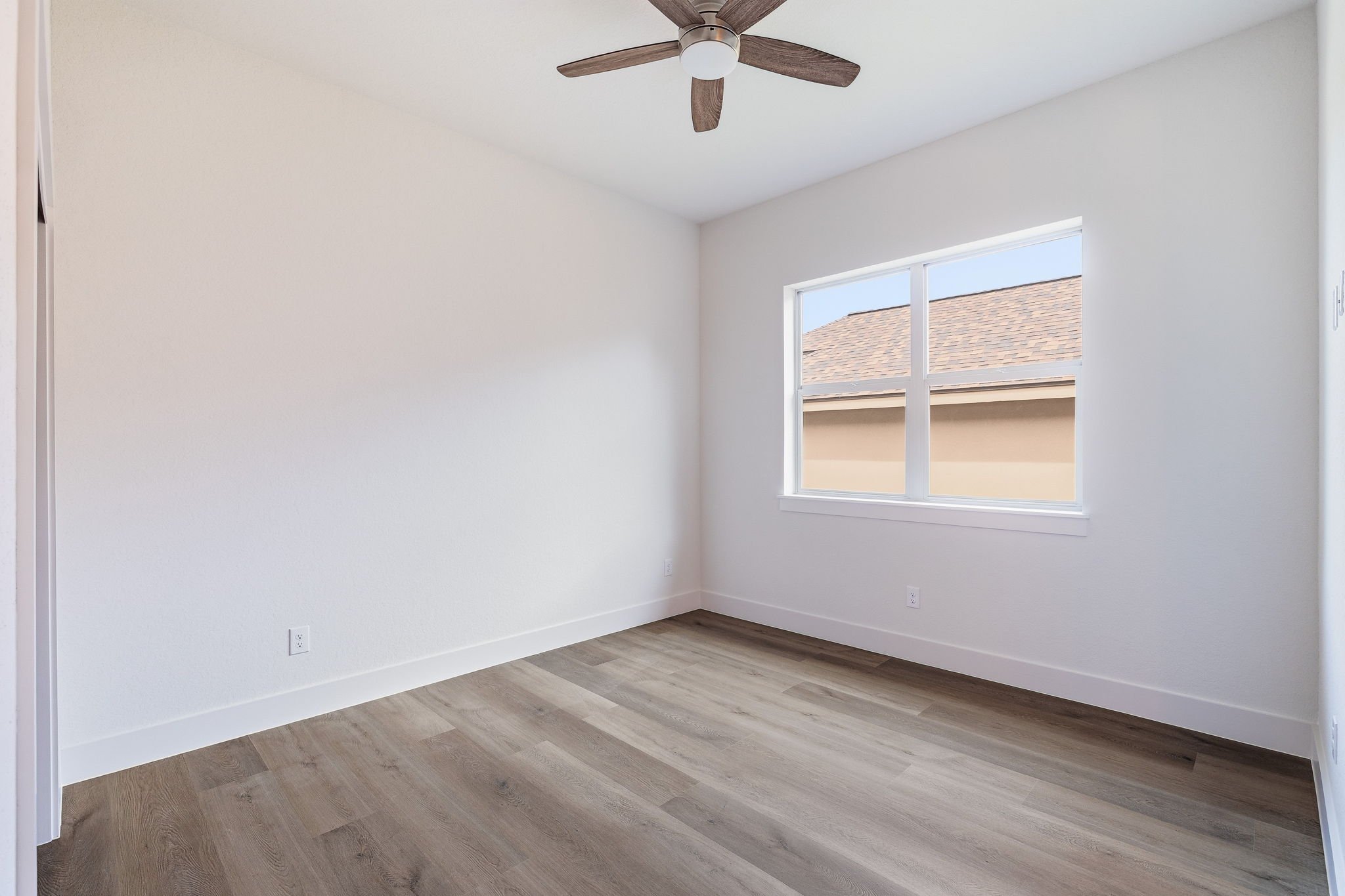 28-web-or-mls-1751 Oakmont Cir-28.jpg