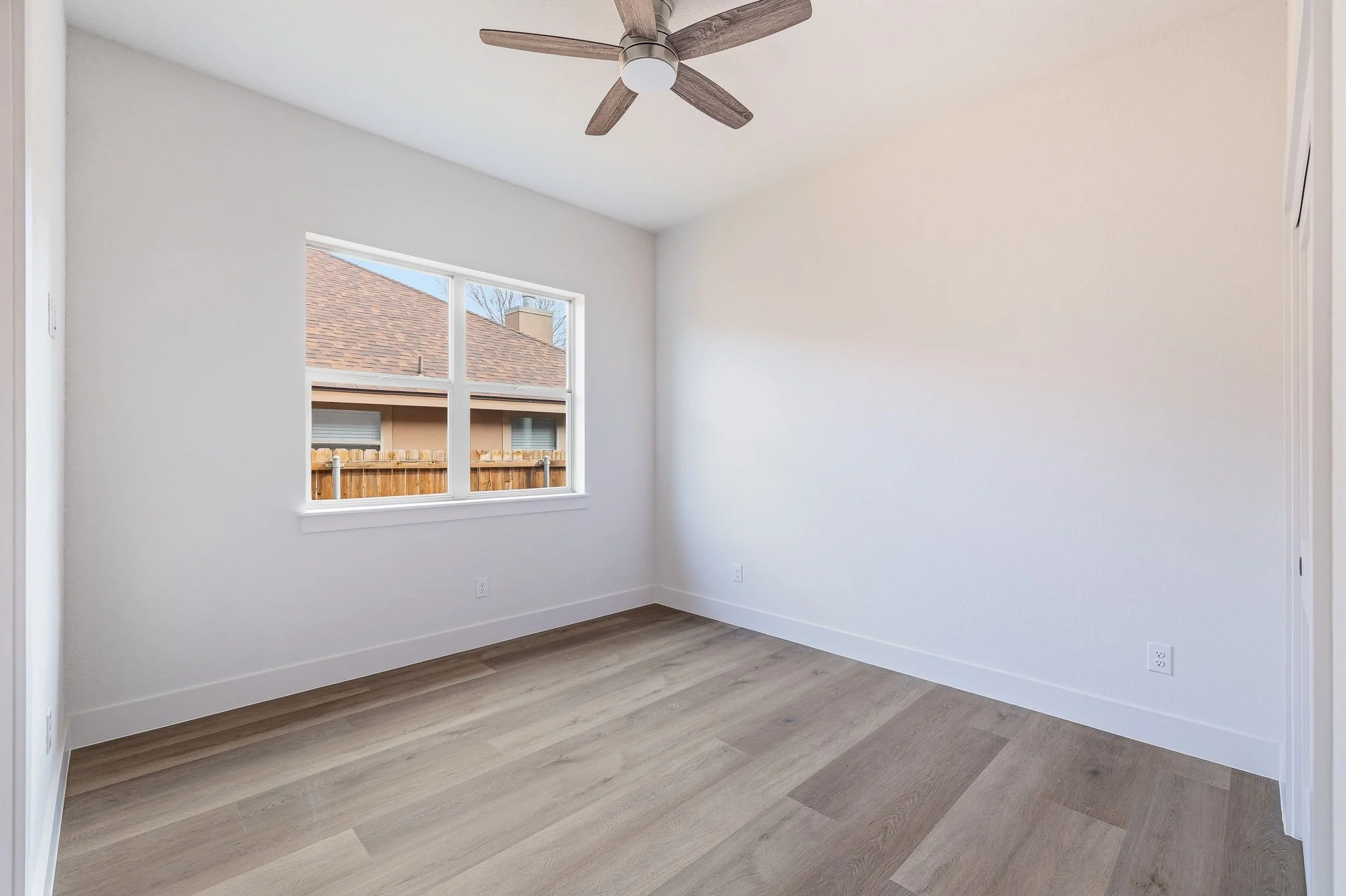 32-web-or-mls-1751 Oakmont Cir-32.jpg