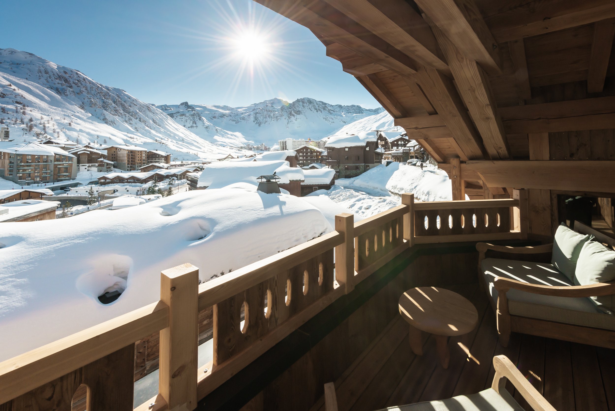 Terrasse au soleil chalet sneg.jpg