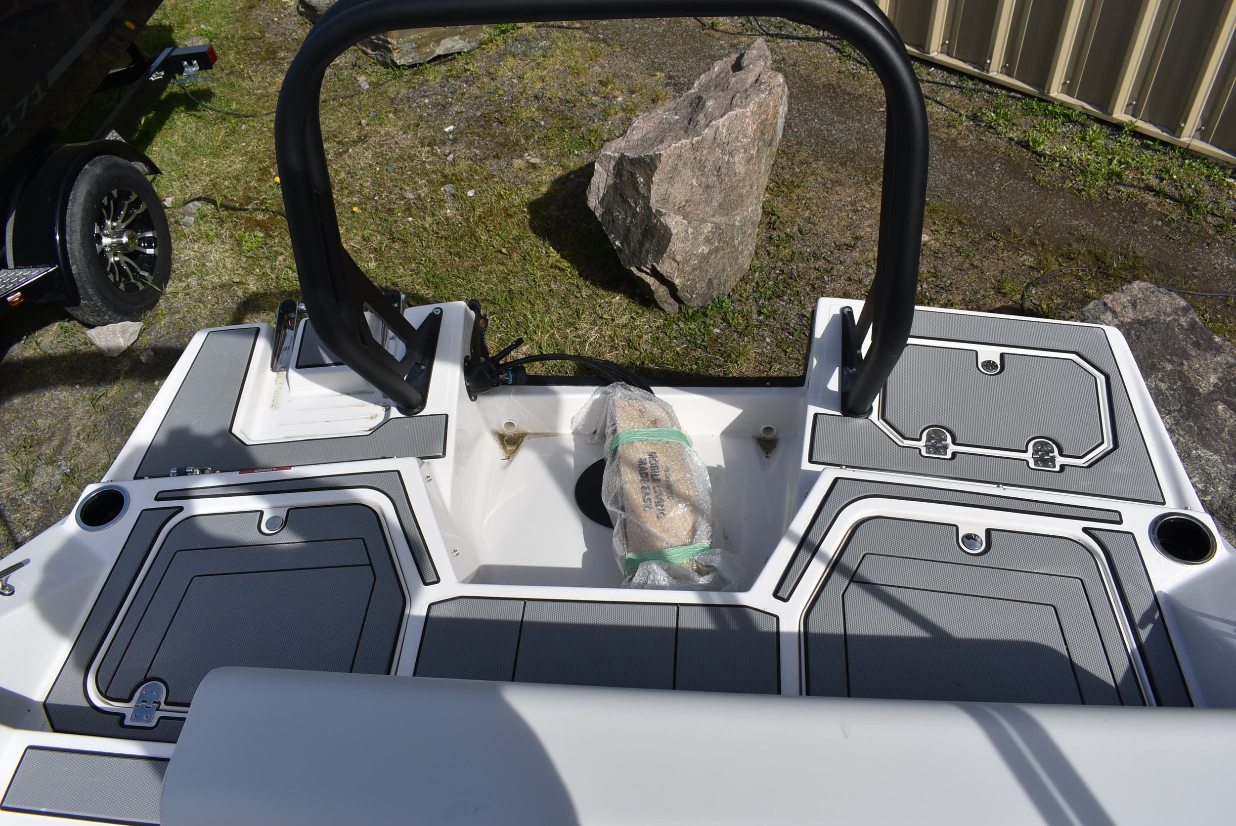 SV 18 TOW BAR.JPG