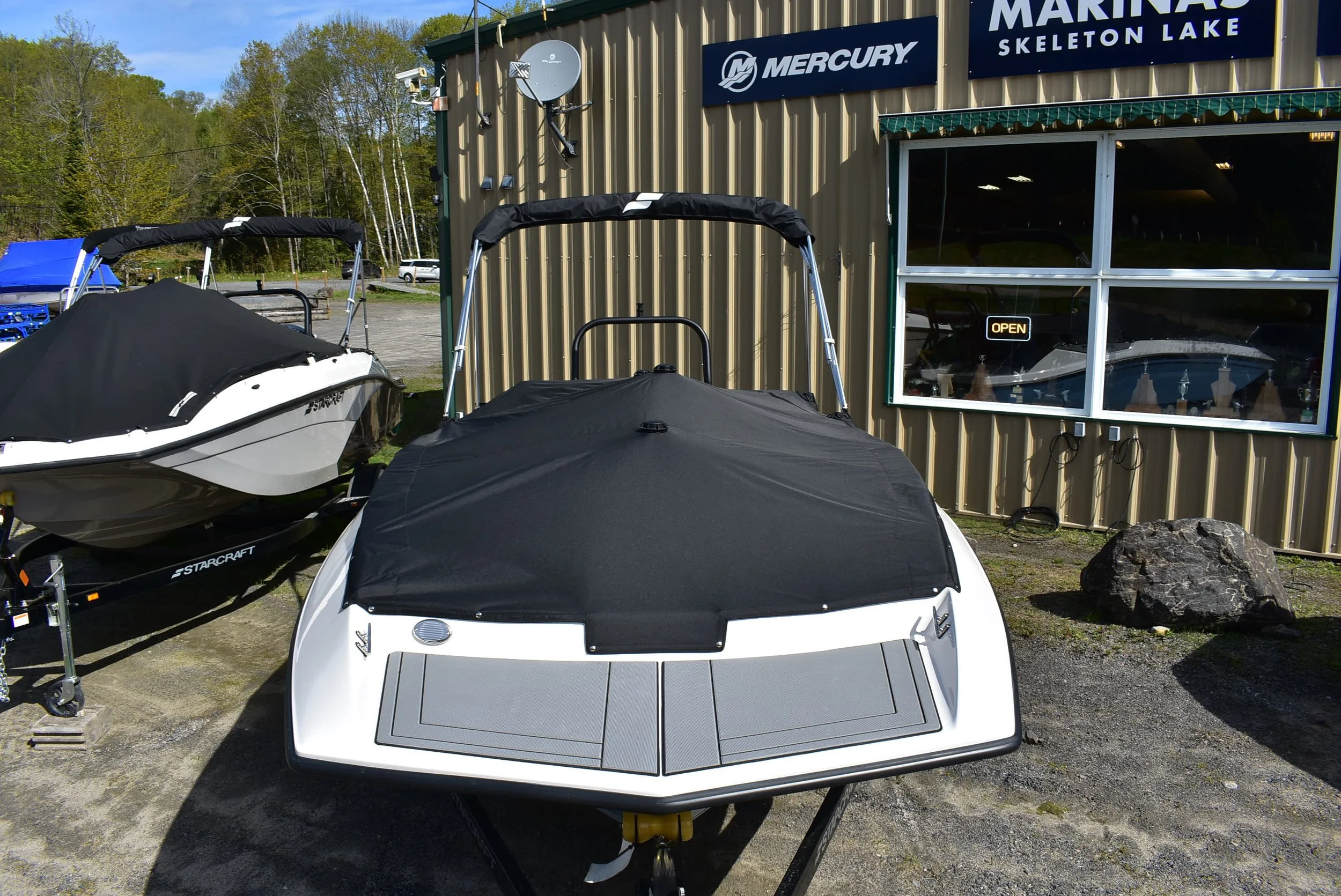 SV 18 BOW W COVER.JPG