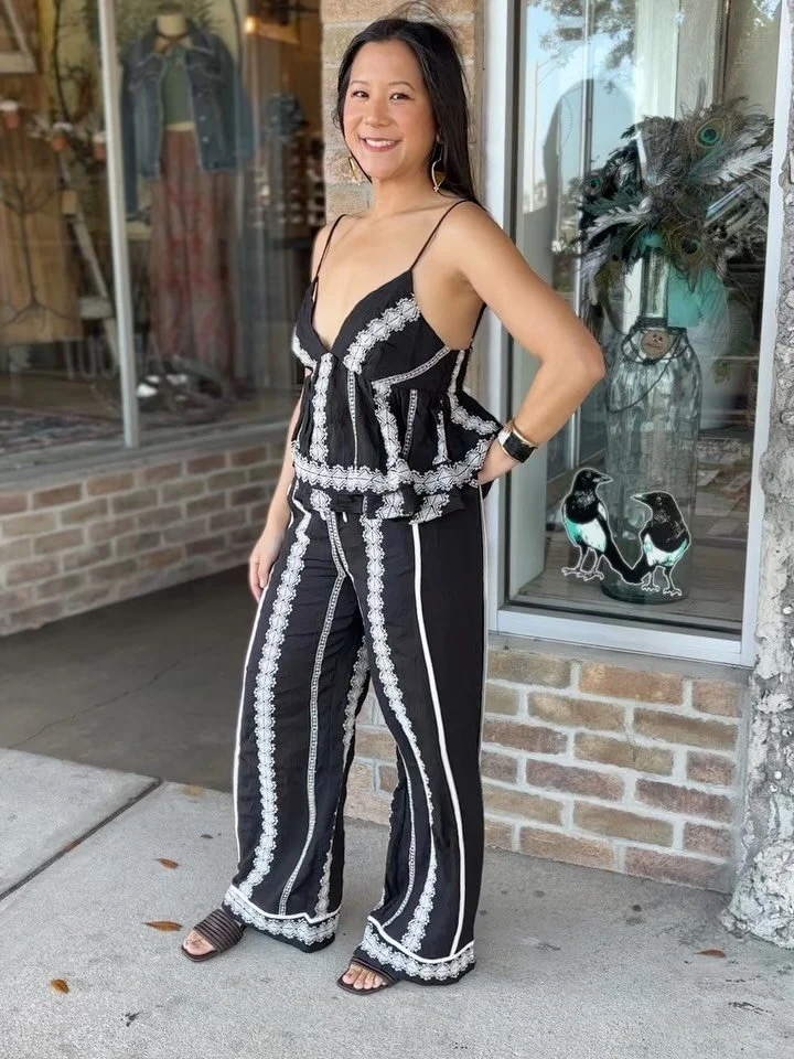 A staple Set for the spring &amp; summer ✨

There&rsquo;s nothing we love more than the versatility of a good set! Pair them together, wear them apart, dress them down or up. Keep it simple with jewelry or jazz it up, with statements like our tapestr