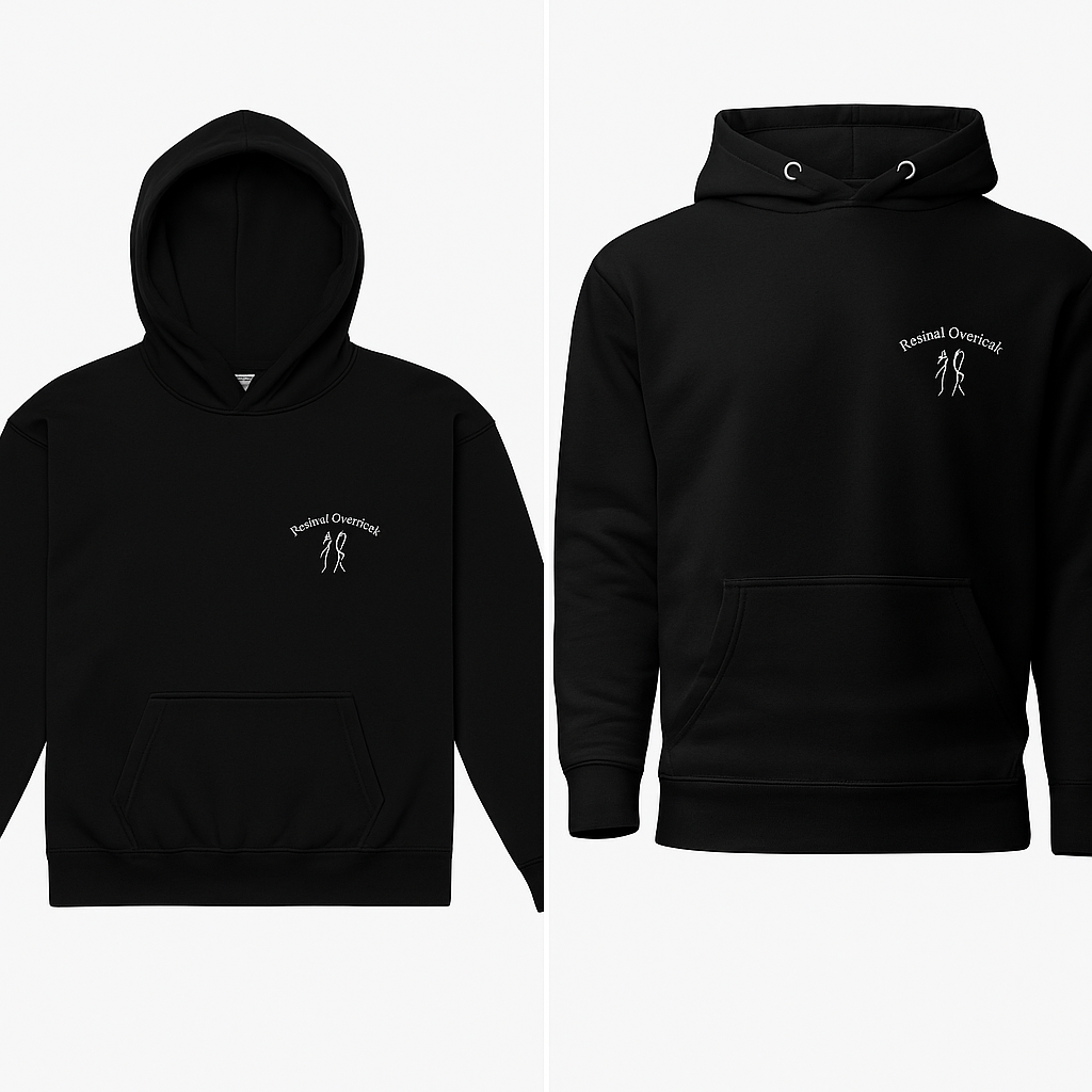 Zwei schwarze Hoodies mit kleiner weißer Aufschrift und Stickerei, die den Text 'Resinal Overwear' und eine stilisierte Figur zeigen.