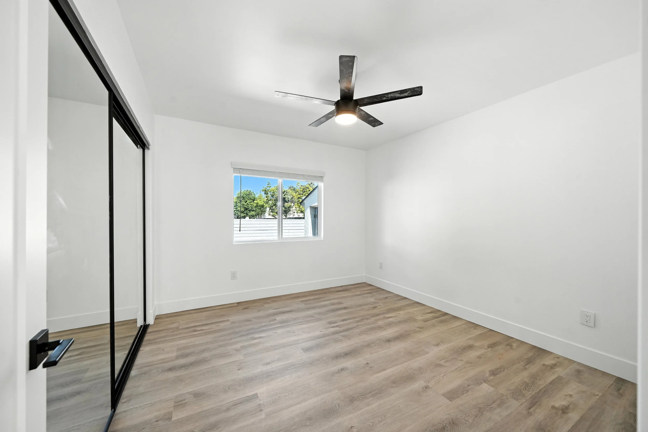 5536 Tilbury St (10 of 39).jpg