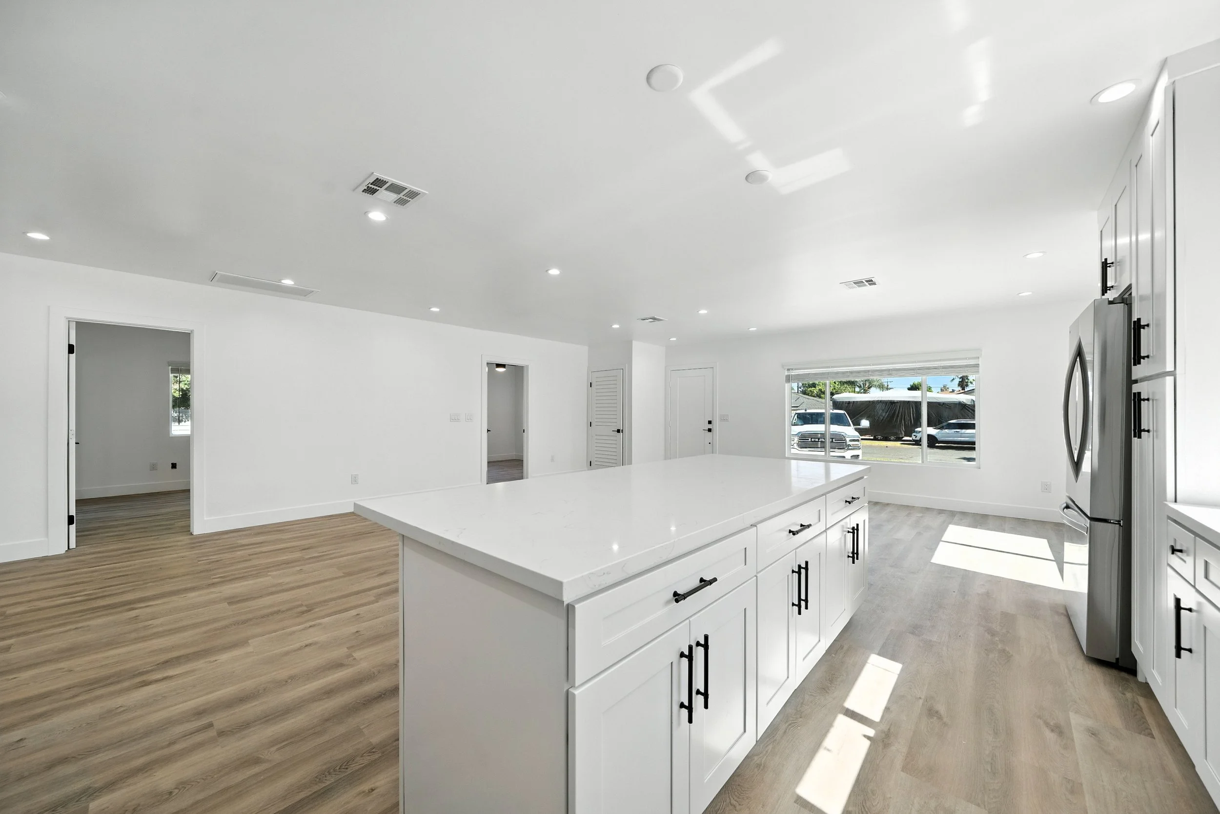 5536 Tilbury St (23 of 39).jpg
