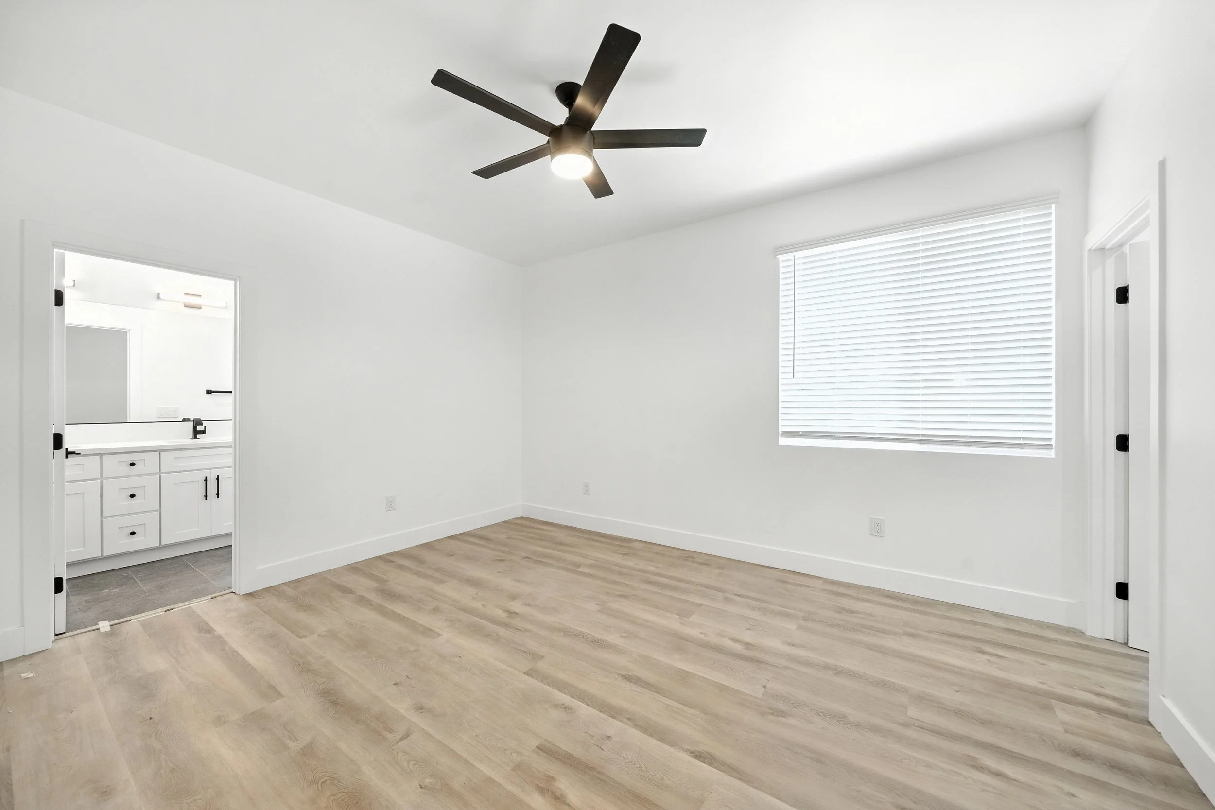 5536 Tilbury St (28 of 39).jpg