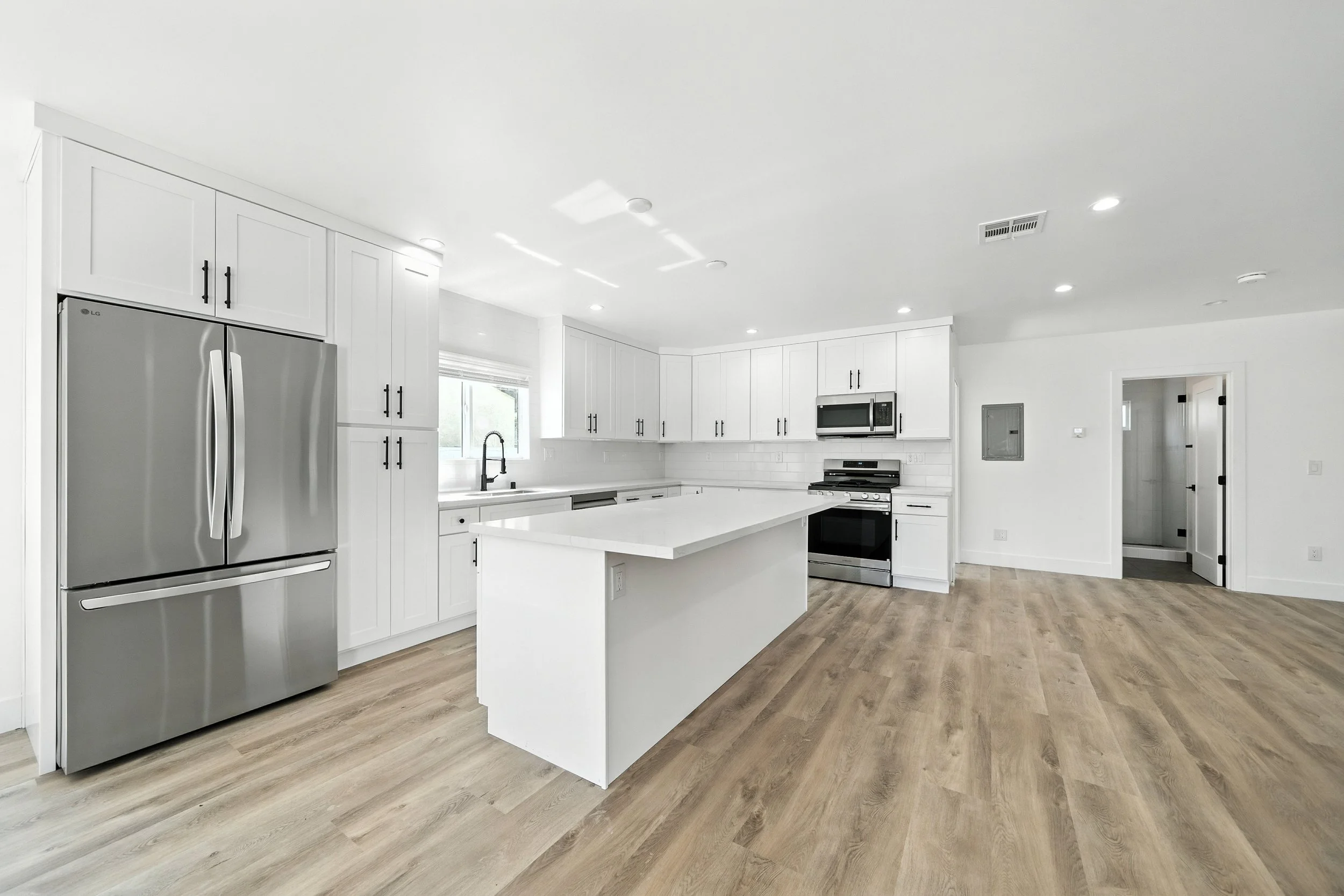 5536 Tilbury St (21 of 39).jpg