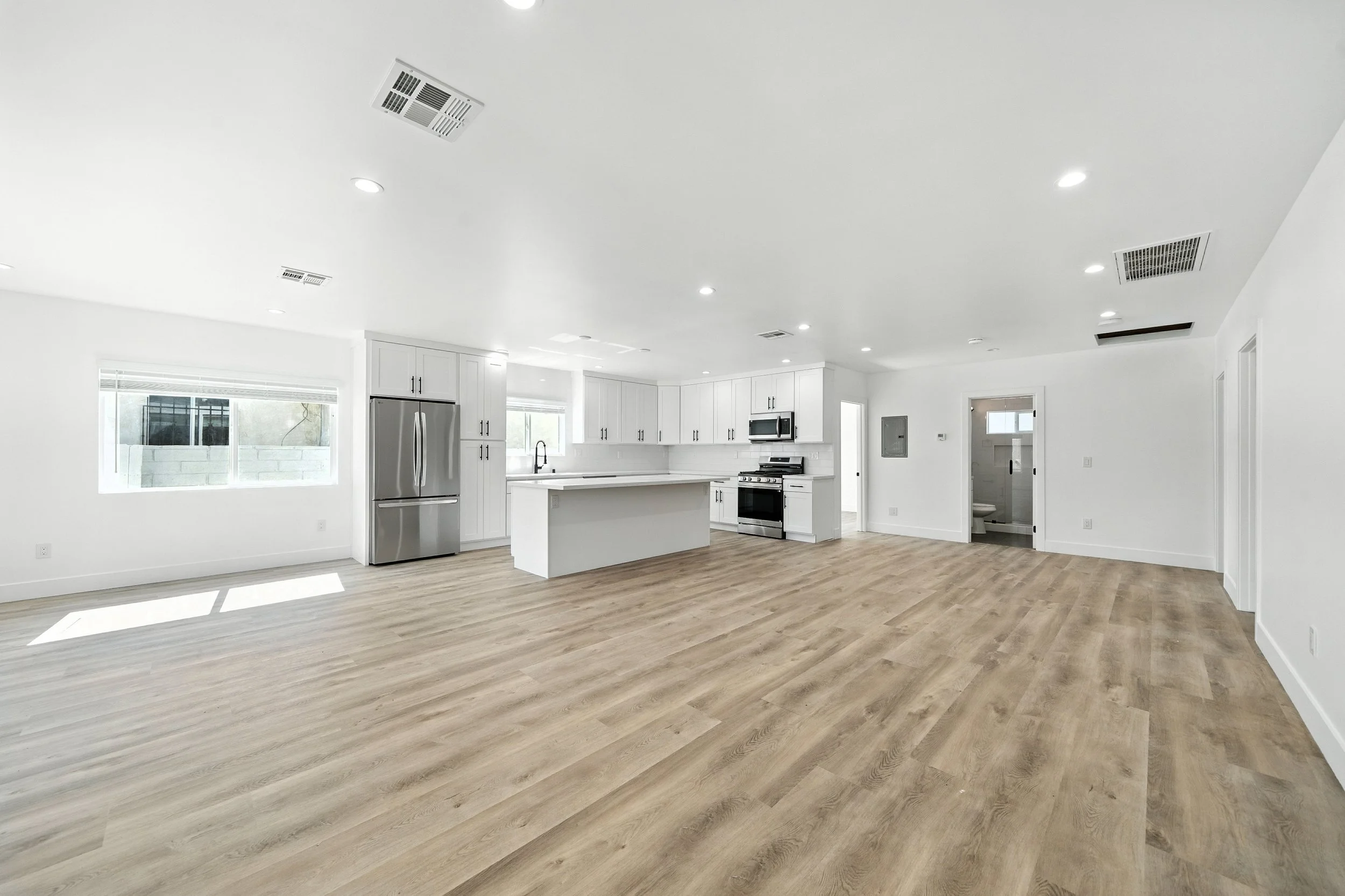 5536 Tilbury St (19 of 39).jpg
