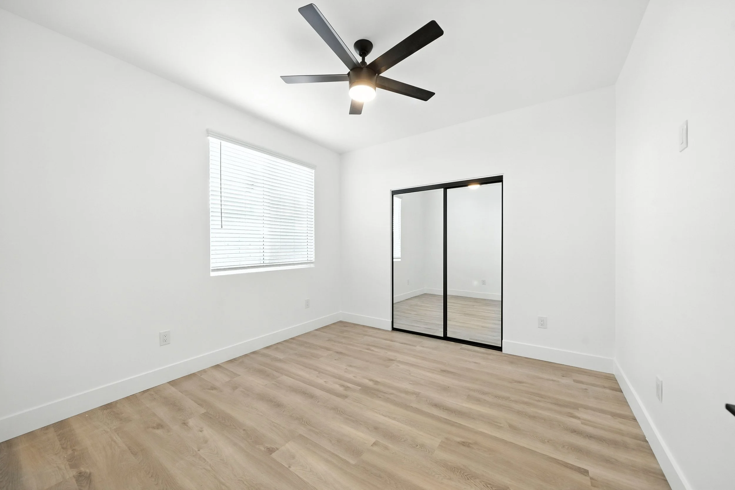 5536 Tilbury St (32 of 39).jpg