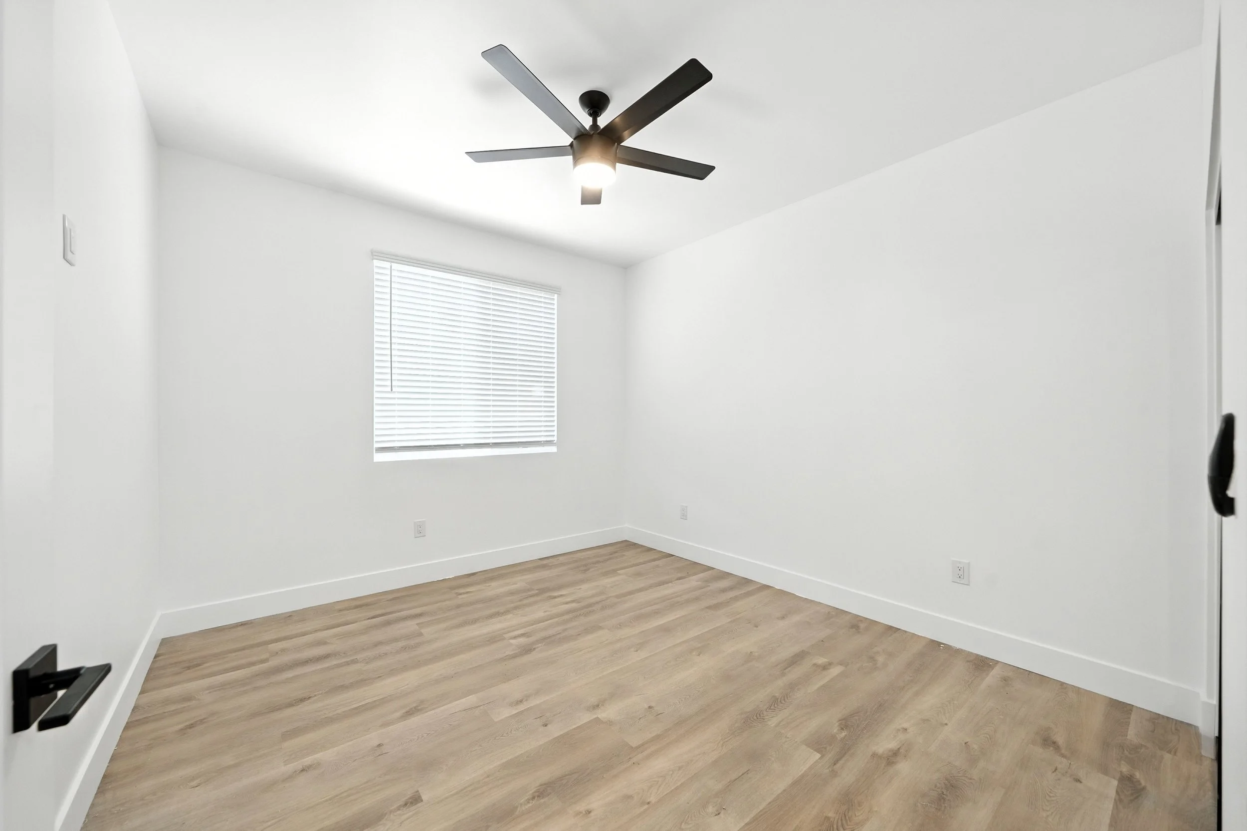 5536 Tilbury St (31 of 39).jpg