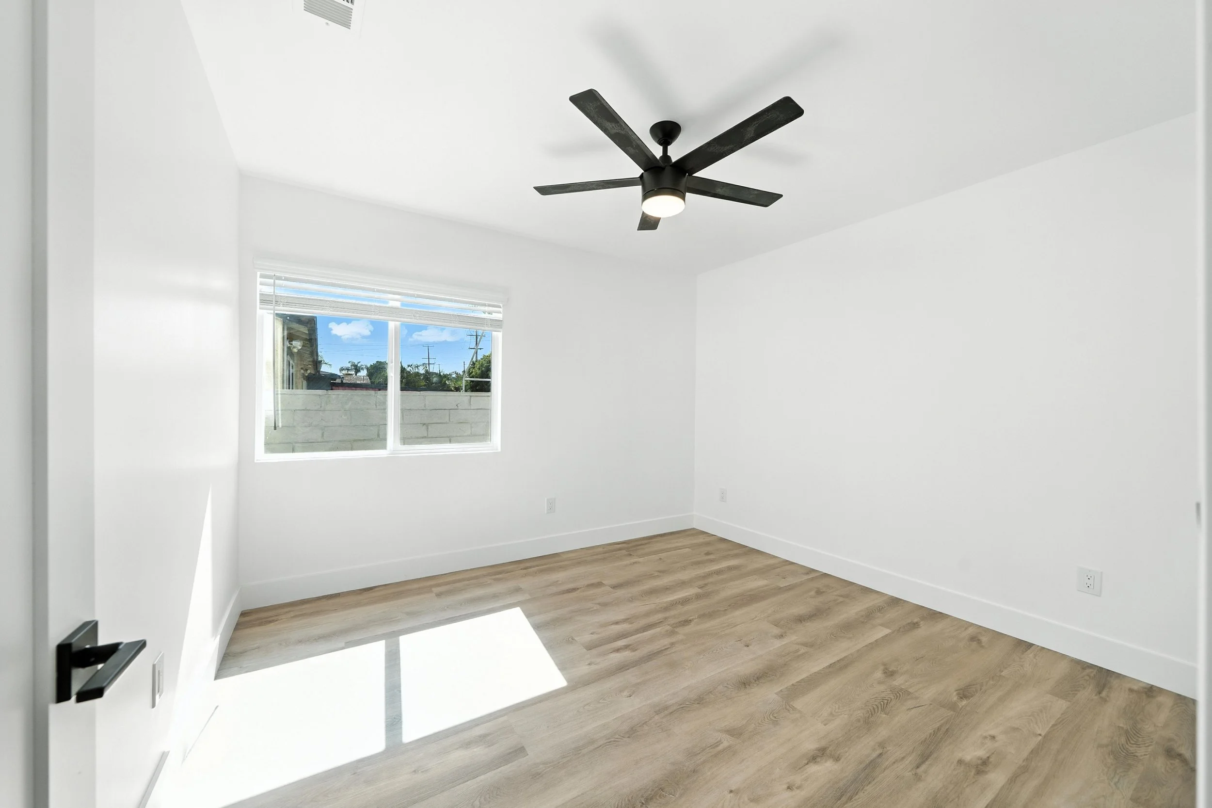 5536 Tilbury St (18 of 39).jpg