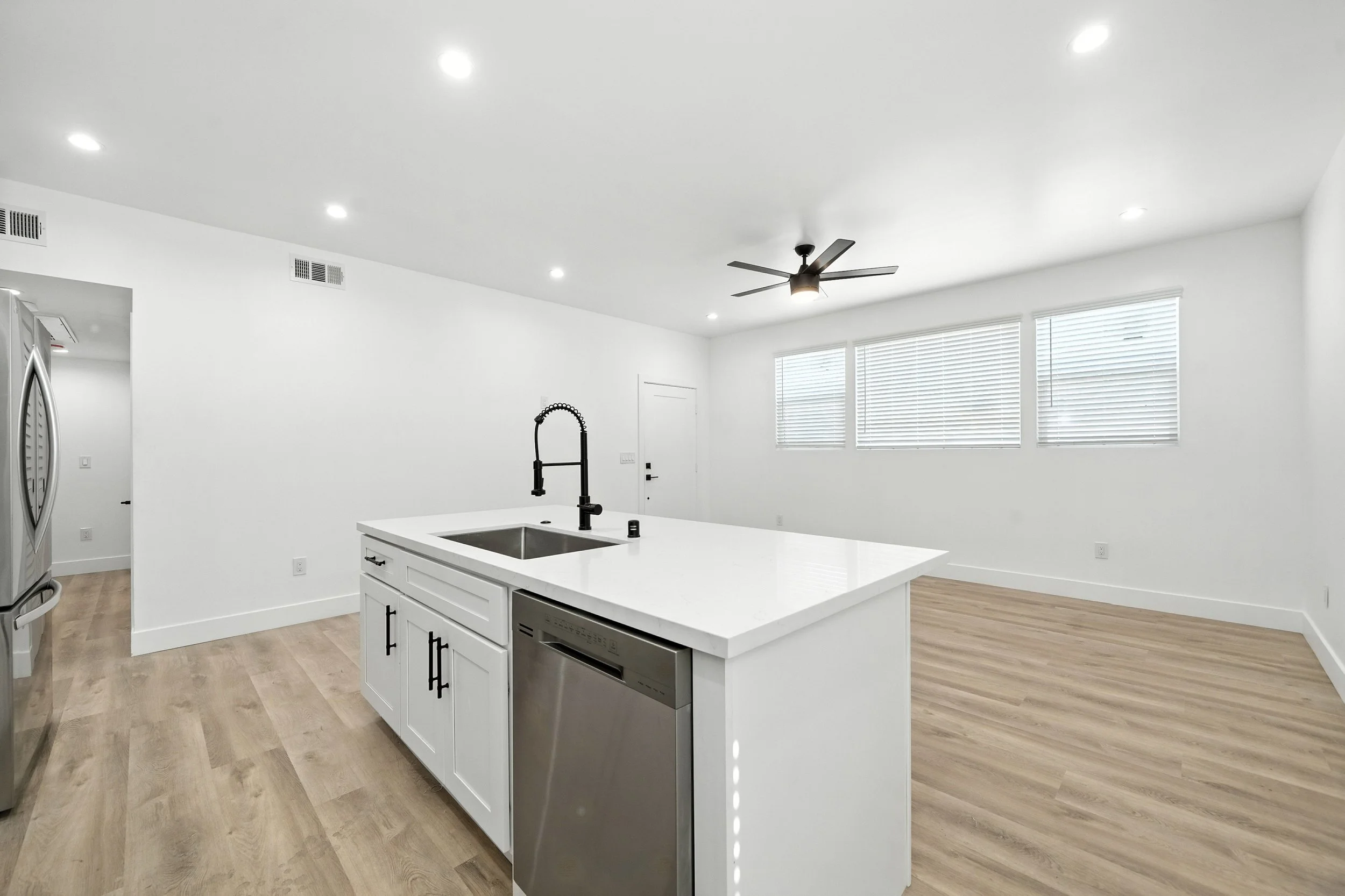 5536 Tilbury St (37 of 39).jpg
