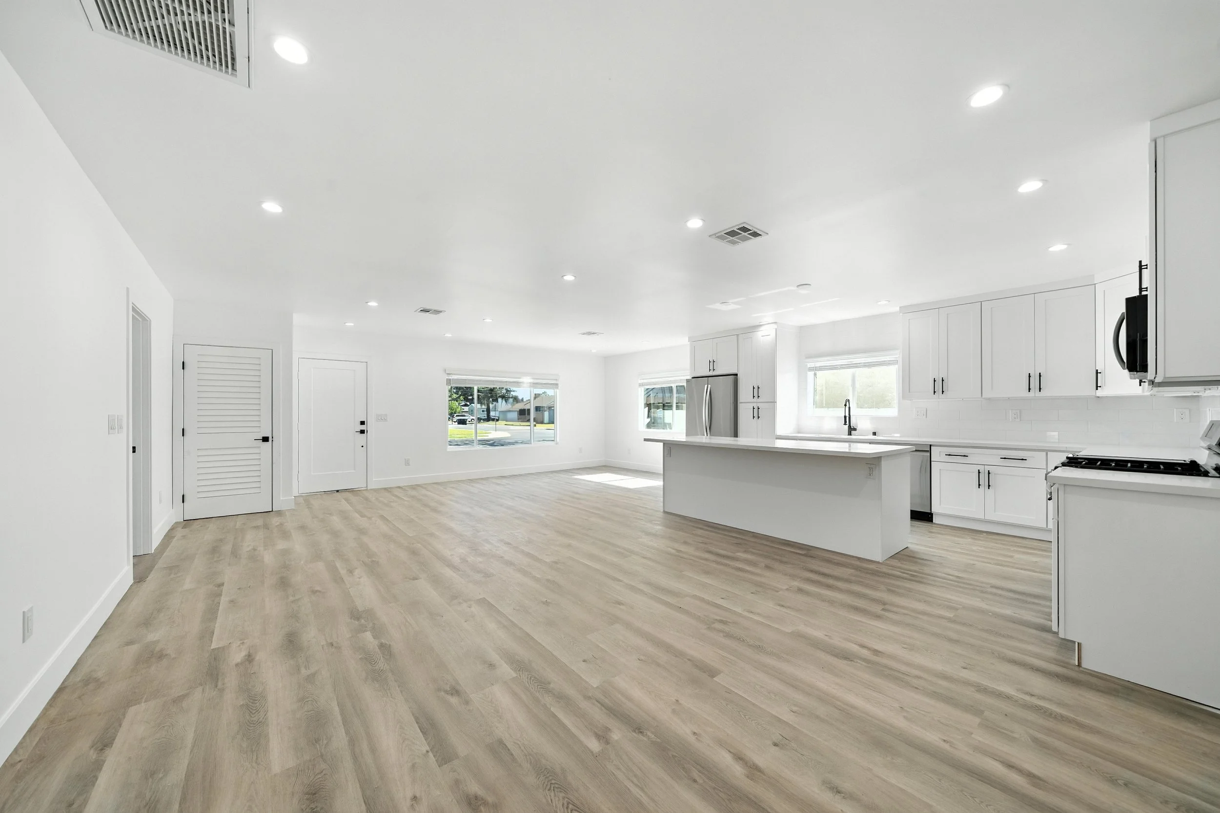 5536 Tilbury St (13 of 39).jpg