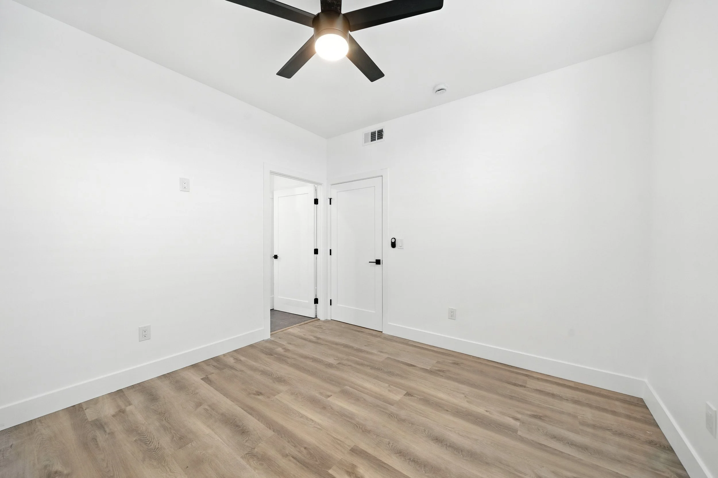5536 Tilbury St (33 of 39).jpg