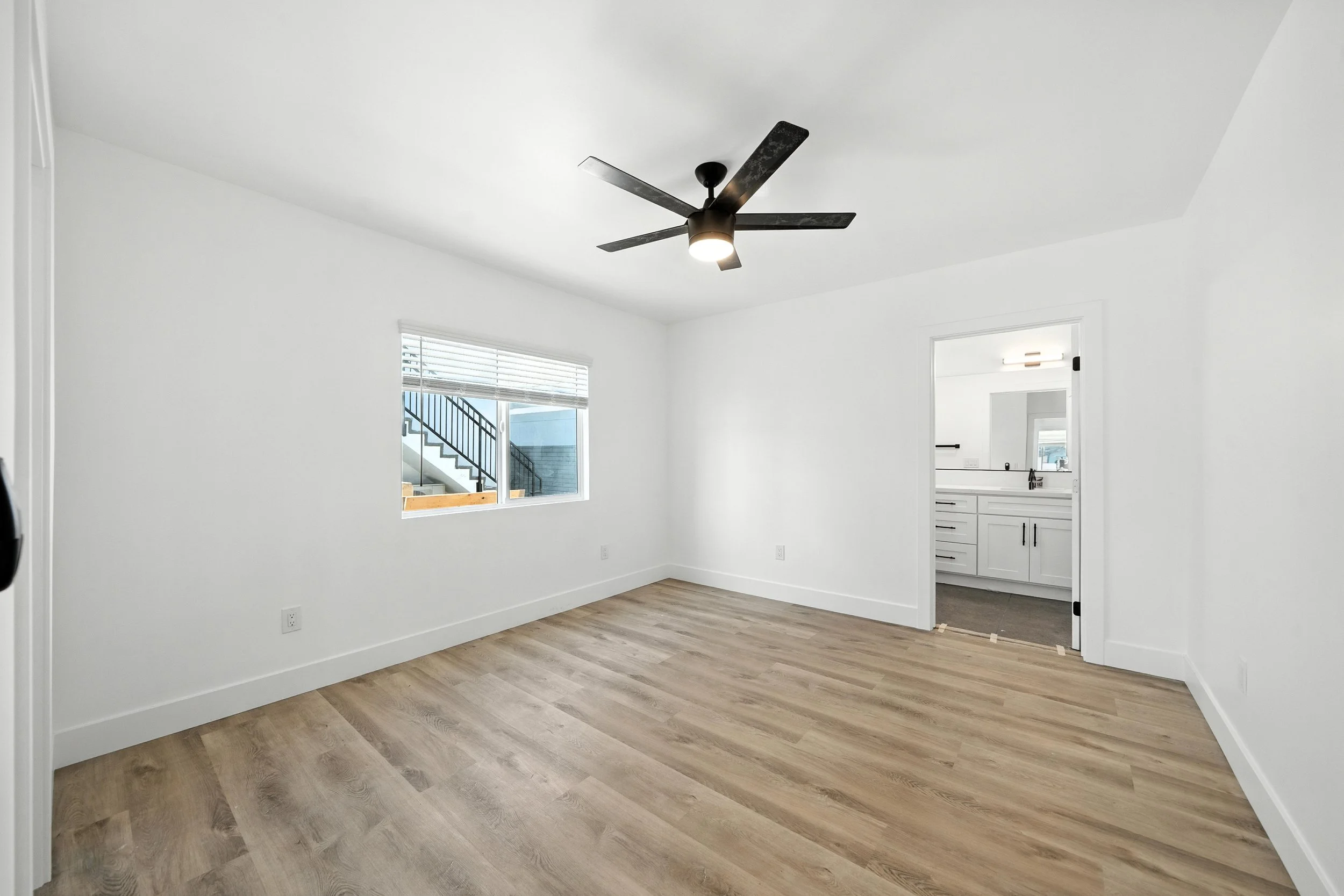 5536 Tilbury St (15 of 39).jpg