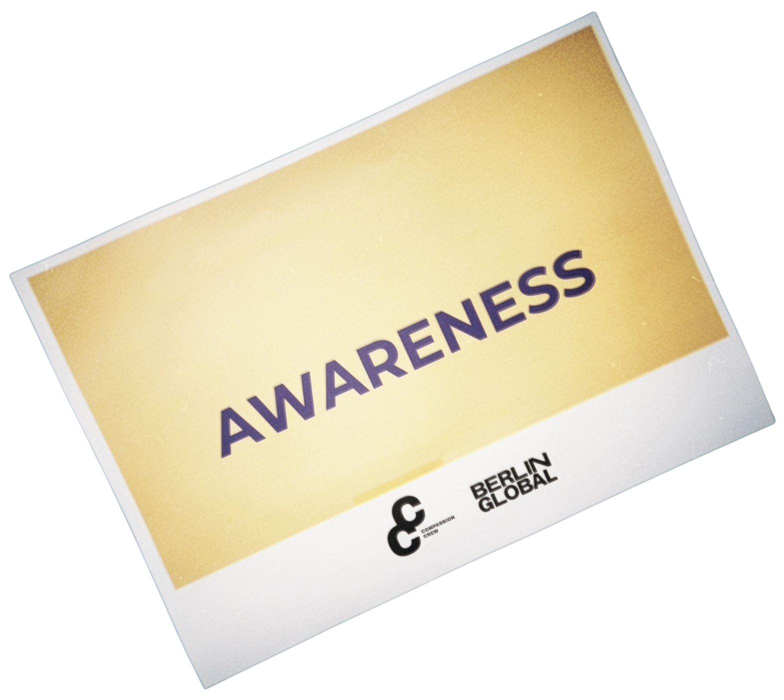 Ein Namensschild mit dem Wort 'AWARENESS', das auf einem schwarzen Hintergrund liegt.