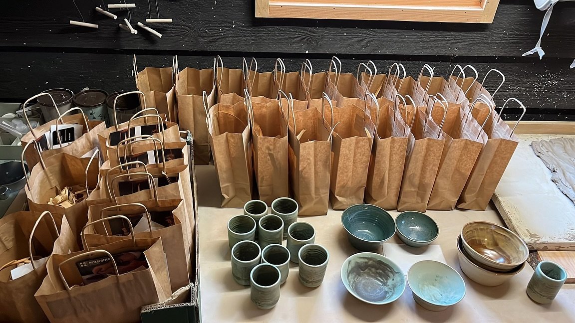 JANUARY 2025 recap!

1. Made lots of Mystery Bags again coz I have no more left 😅
2. Bisque fired these beauties!
3. Sold these 5 crackled cups! 
4. Made new small pots again. Trued making a miniature version of a bowl and a cup too! It wasn't easy 