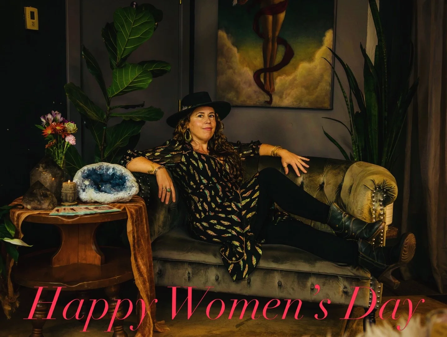 Happy International Women&rsquo;s Day to all you amazing badass babes, queens, mamas, goddesses, creators, lovers and holders of your lineage&hellip;.
Thank you for your service, support, art, beauty and showing up everyday 
We create life!!!

Photo 