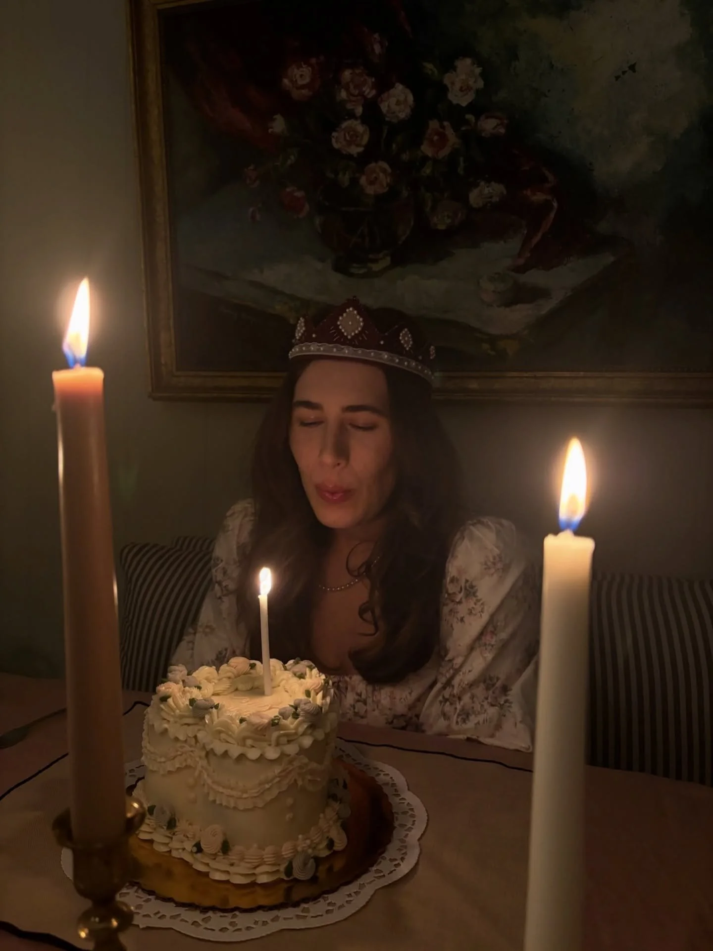 Ayer cumpl&iacute; 25 a&ntilde;os, pero sigo siendo una princesita 🥰🎂💗 y siempre lo ser&eacute;, claro 😌👑🥲. What a special celebration, I felt like a giddy little girl, so excited to be in the presence of such dear friends and enlivened by the 