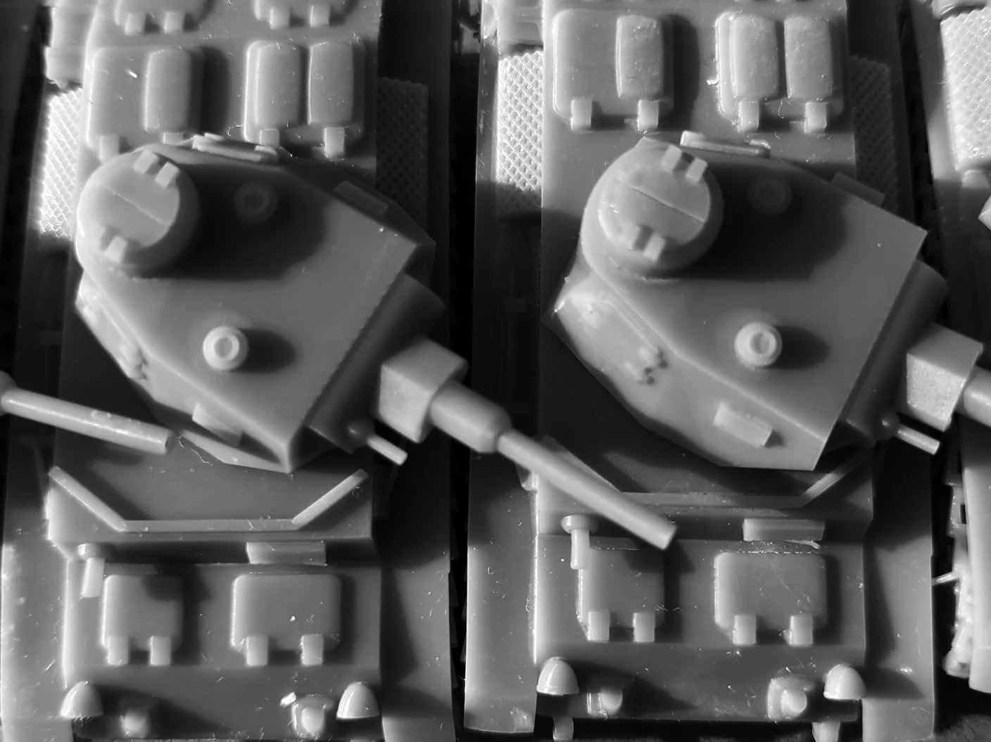 A WW2 tank miniature with a turn turret.