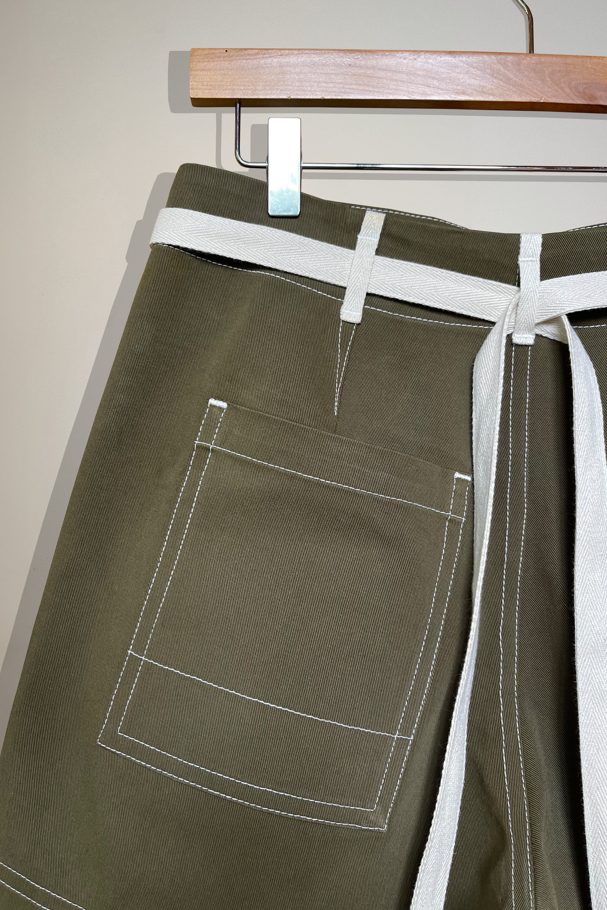 01 SHORTS OLIVE BACK CLOSE UP IMAGE - WHITE BACKGROUND.jpg