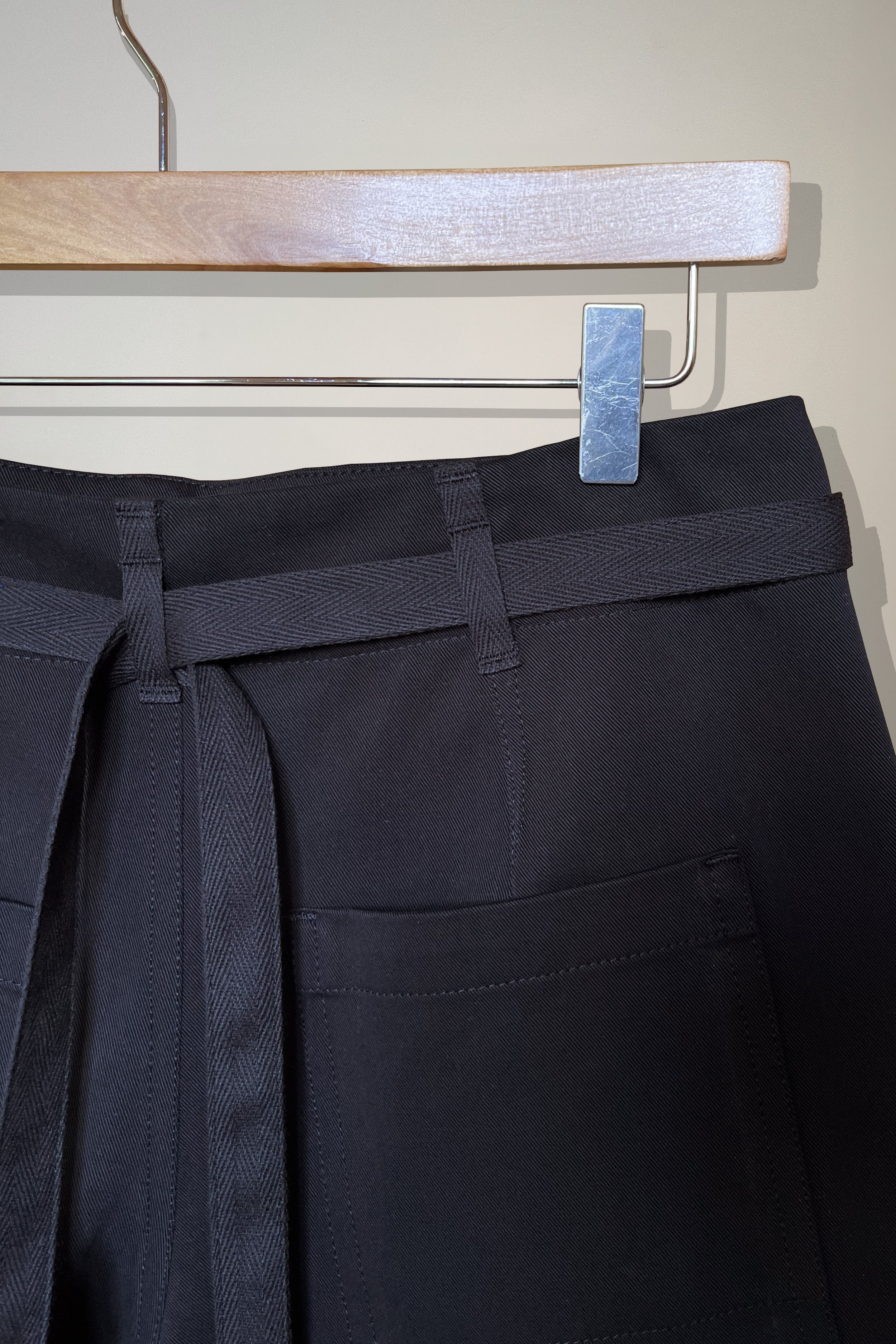 01 SHORTS BLACK BACK CLOSE UP IMAGE - WHITE BACKGROUND.jpg