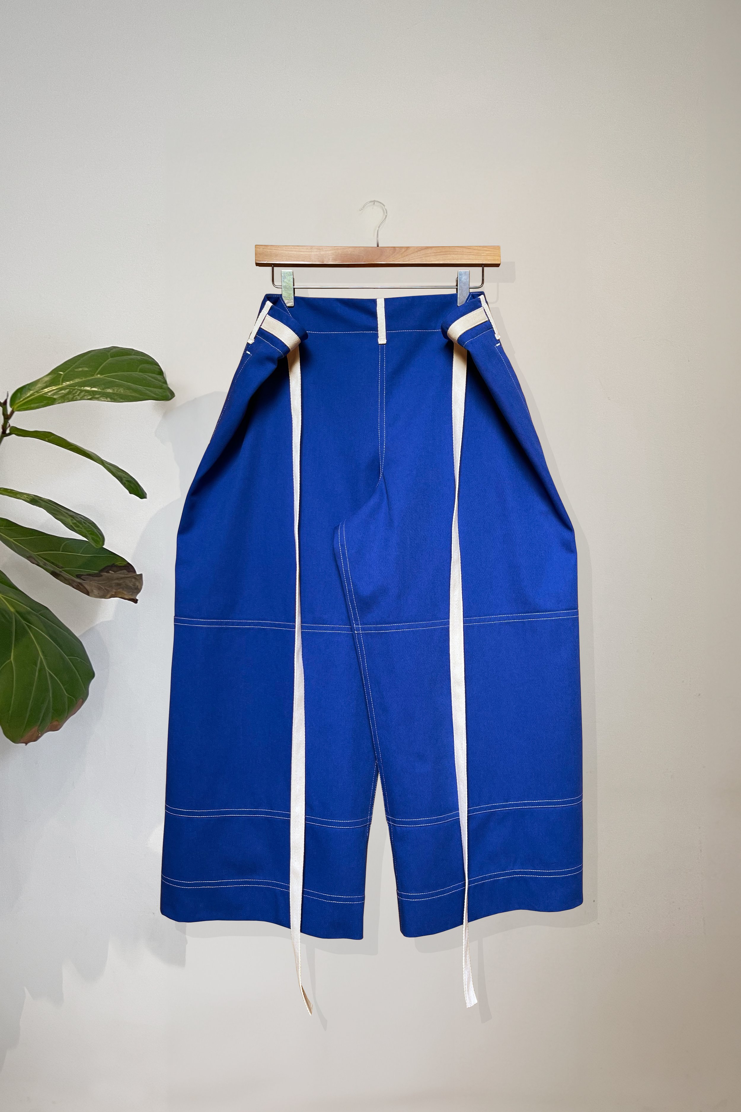 01 TROUSERS BLUE - FRONT OPEN- WHITE BACKGROUND psd.jpg