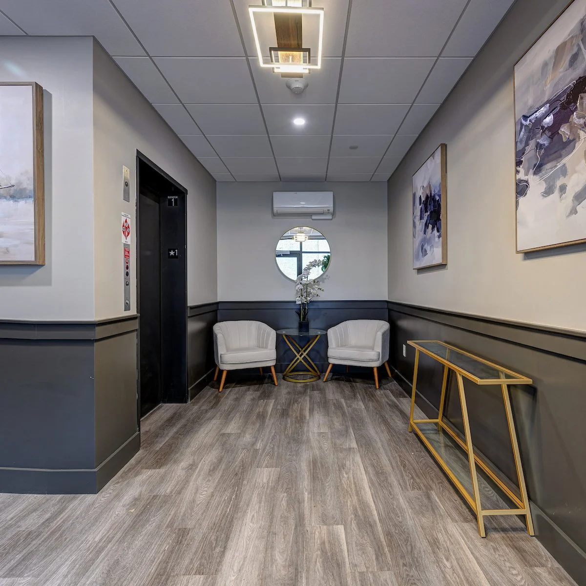 238 Deer St Lobby
