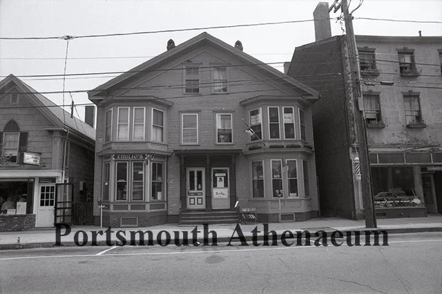 85 Daniel Street Portsmouth, NH - Courtesy of the Portsmouth Athenaeum, P0064_0124b photographer - Woodard Dorr Openo