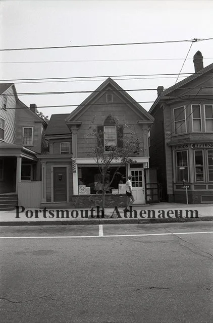 95 Daniel Street Portsmouth, NH - Image: Courtesy of the Portsmouth Athenaeum, P0064_0125b photographer - Woodard Dorr Openo