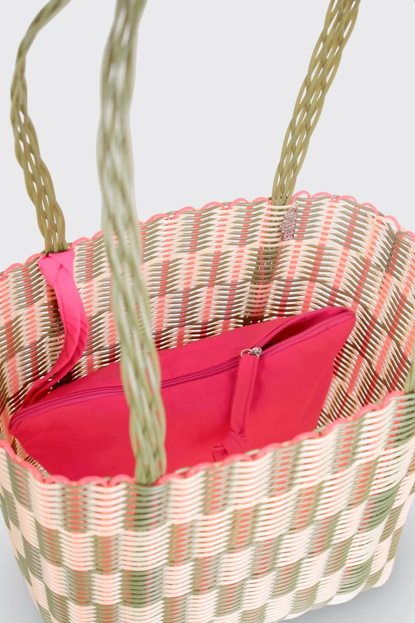 rayas-collective-medium-aperitivo-basket-detail.jpg