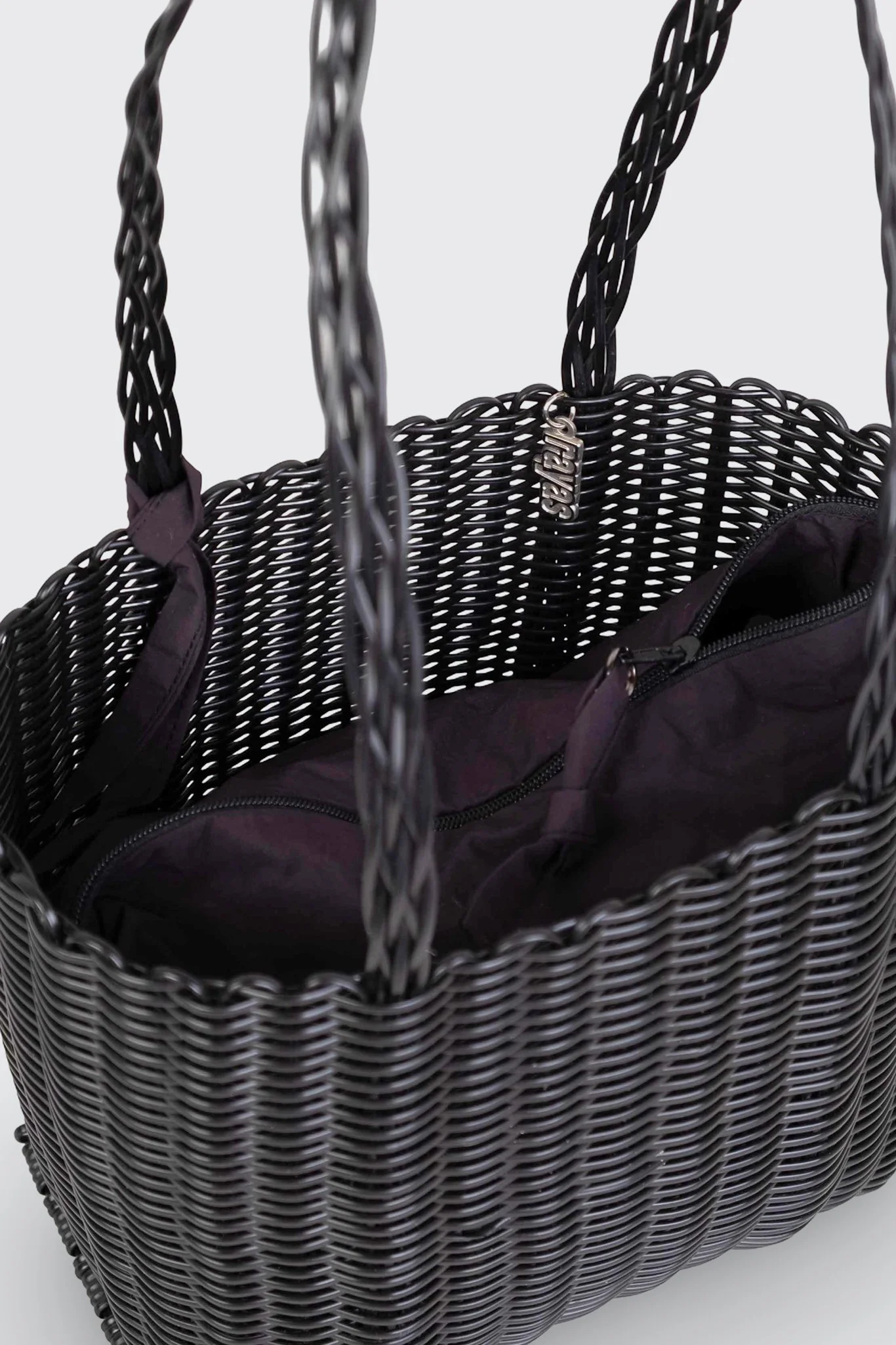 rayas-collective-S-liquorice-basket-detail.jpg