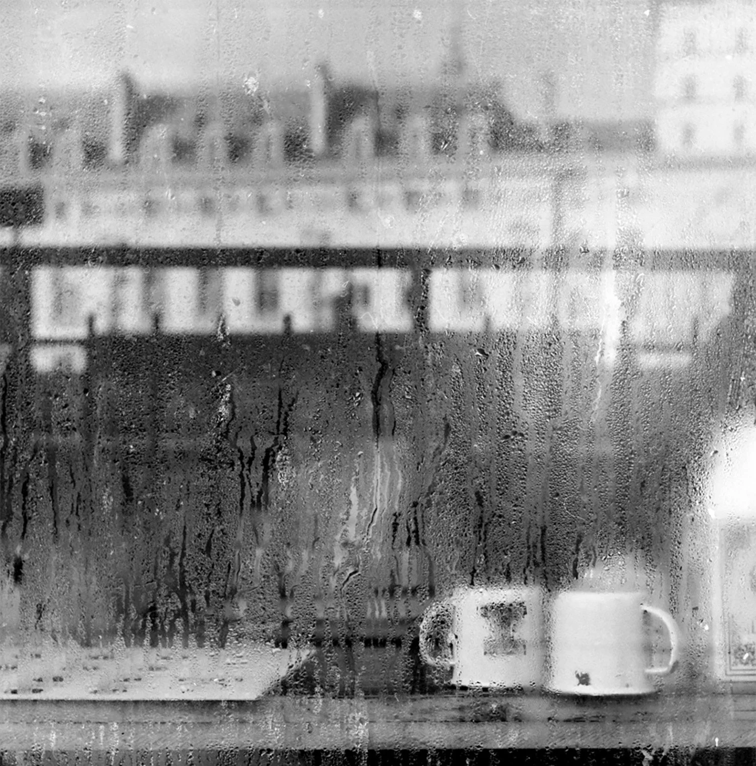 Fenetre du Cafe Parisienne.jpg