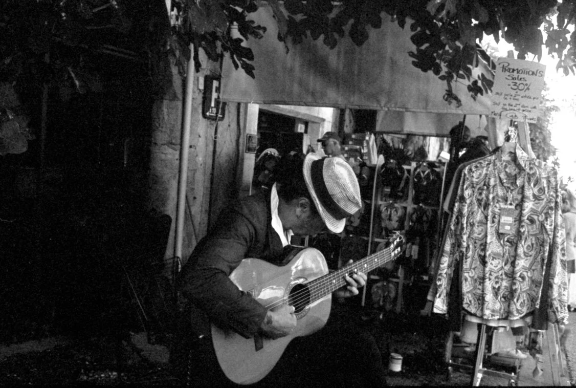 Guitar Player Lourmarin 3.jpg